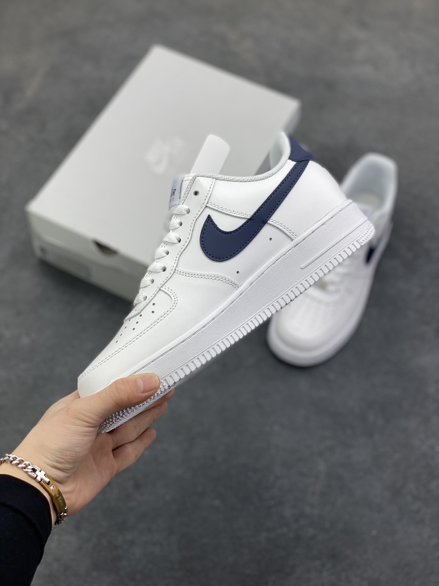 图片[3]-Nike Air Force 1 Low 白深蓝 空军一号低帮运动休闲板鞋 原楦头原纸板 打造纯正空军版型 专注外贸渠道 全掌内置蜂窝气垫 原盒配件 原厂中底钢印、拉帮完美 货号：FJ4146-119 尺码：36 36.5 37.5 38 38.5 39 40 40.5 41 42 42.5 43 44 44.5 45-选品中心