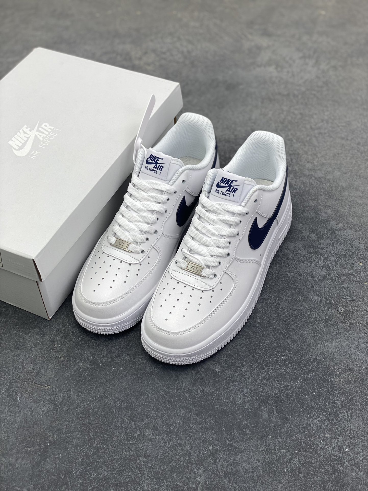 图片[8]-Nike Air Force 1 Low 白深蓝 空军一号低帮运动休闲板鞋 原楦头原纸板 打造纯正空军版型 专注外贸渠道 全掌内置蜂窝气垫 原盒配件 原厂中底钢印、拉帮完美 货号：FJ4146-119 尺码：36 36.5 37.5 38 38.5 39 40 40.5 41 42 42.5 43 44 44.5 45-选品中心