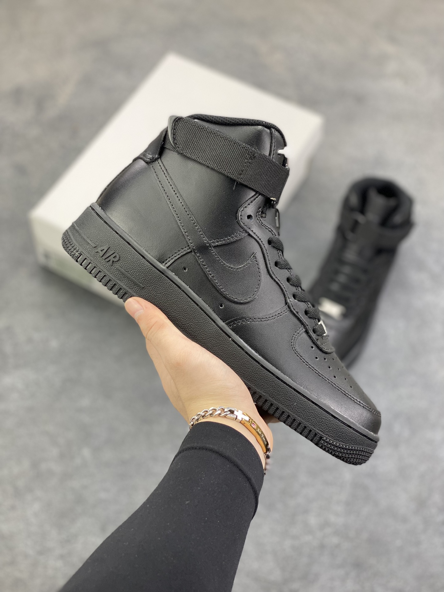 Nike Air Force 1 High 07 高帮黑 空军一号高帮运动休闲板鞋 原楦头原纸板 打造纯正空军版型#专注外贸渠道 全掌内置蜂窝气垫 #原盒配件 原厂中底钢印、拉帮完美 货号：CW2290-001 尺码：36 36.5 37.5 38 38.5 39 40 40.5 41 42 42.5 43 44 44.5 45-选品中心