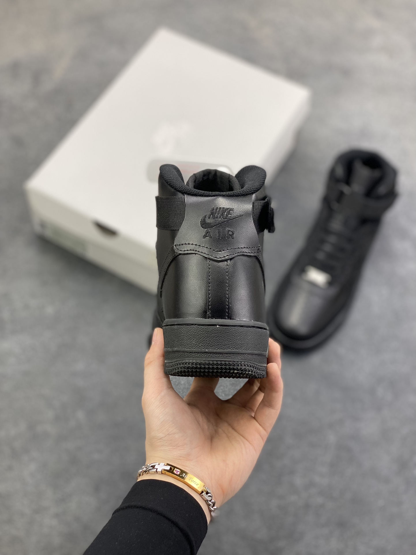 图片[4]-Nike Air Force 1 High 07 高帮黑 空军一号高帮运动休闲板鞋 原楦头原纸板 打造纯正空军版型#专注外贸渠道 全掌内置蜂窝气垫 #原盒配件 原厂中底钢印、拉帮完美 货号：CW2290-001 尺码：36 36.5 37.5 38 38.5 39 40 40.5 41 42 42.5 43 44 44.5 45-选品中心