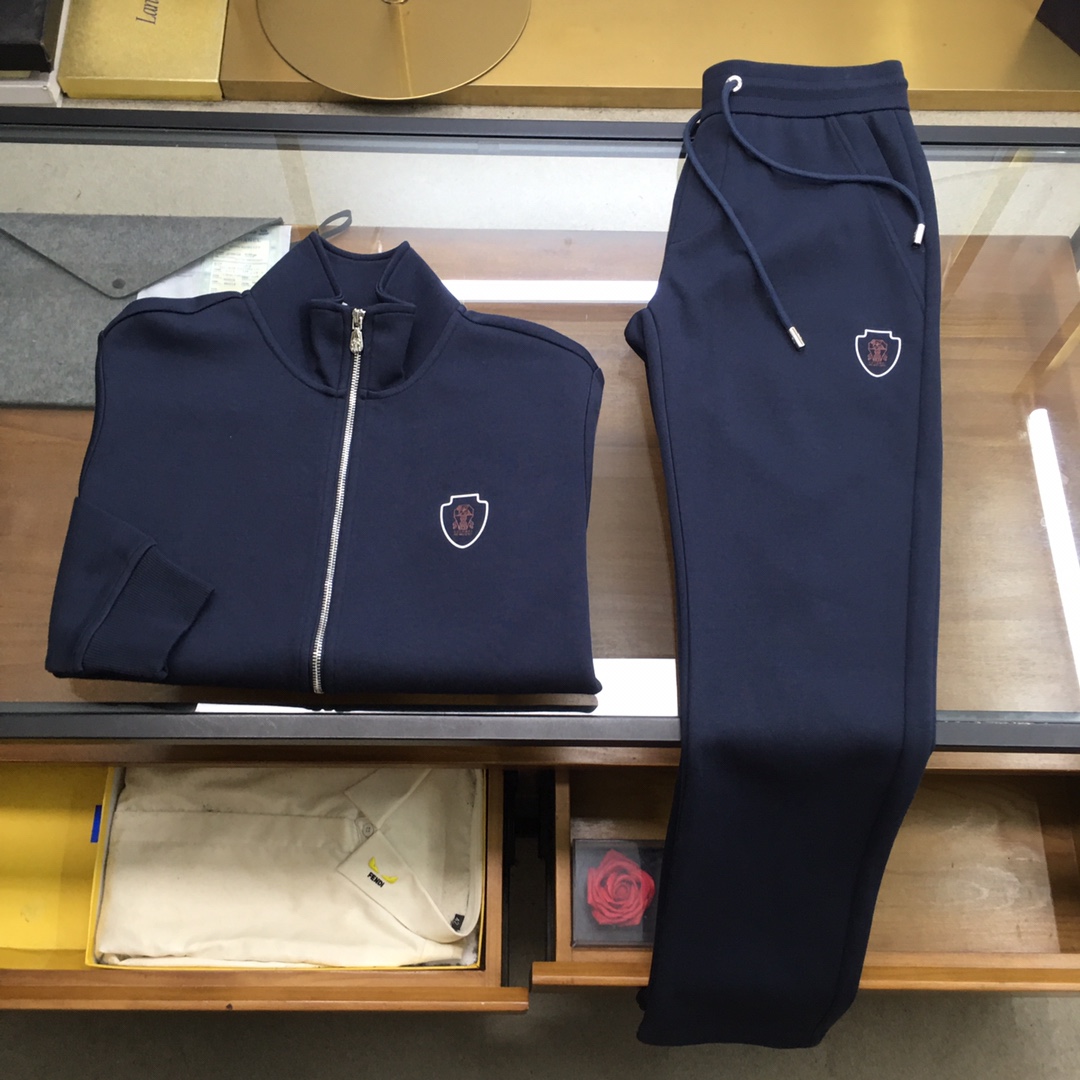 NO:611214,New suit [BC] 2025 autumn and winter new casual suit!  The counters are synchronized. The details are exquisite and high-end, and the brand logo is laminated with a high-end feel. Custom-woven fabrics are more youthful and energetic. Customized high-end fabrics, the upper body is crisp and stylish, comfortable and not tight. The customized metal logo zippers are very classy, ​​and the clean and neat tailoring is full of urban style. You will feel good when you wear it. It is the first choice for high-end fashion people, and the upper body effect is super good-looking!  Size M-3XL,,alexander wang19860909新品套装【BC】 2025秋冬新款休闲套装！专柜同步.细节精致高级,品牌logo压胶高级感满满.定织面料更显年轻活力,定制高端面料,上身挺括有型,舒适不紧绷.定制金属logo拉链非常有档次,干净利落的剪裁都市风十足,穿上心情就好,高端潮流时尚人士首选,上身效果超级好看！ 码数M-3XL,,alexander wang,Men's clothing