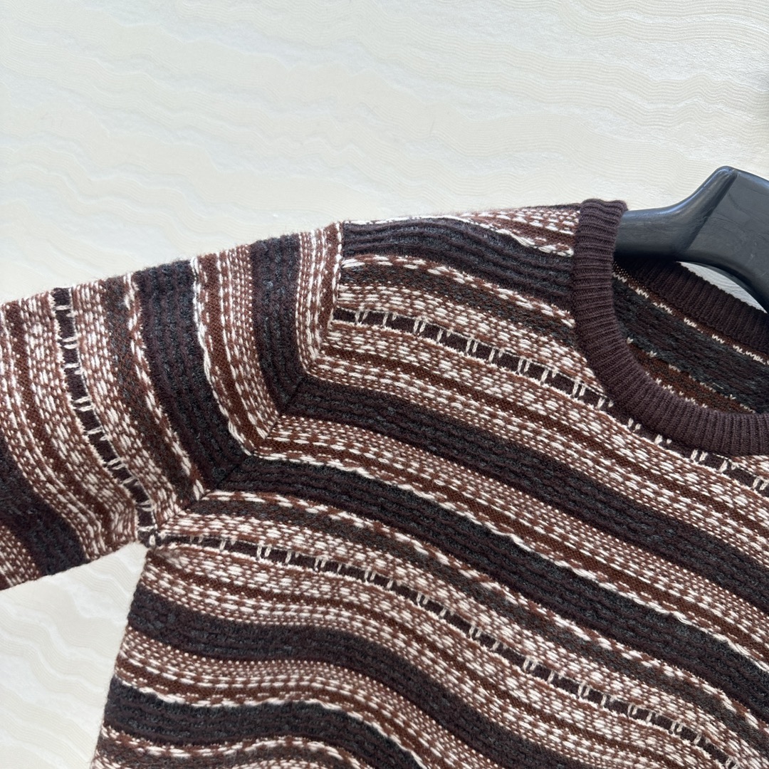 高端原单品质❤️浓郁美式风，费尔岛圆领毛衣，满满的北欧度假风🎀复古定位色彩编织！拥抱冬日阳光的温暖💞气质