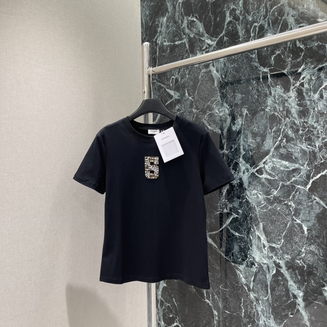 Ｄ家 25秋冬新款 钉珠数字短袖T恤 彰显品牌高级感 怎么搭都不出错，配牛仔裤、休闲裤、西装外套都好看~