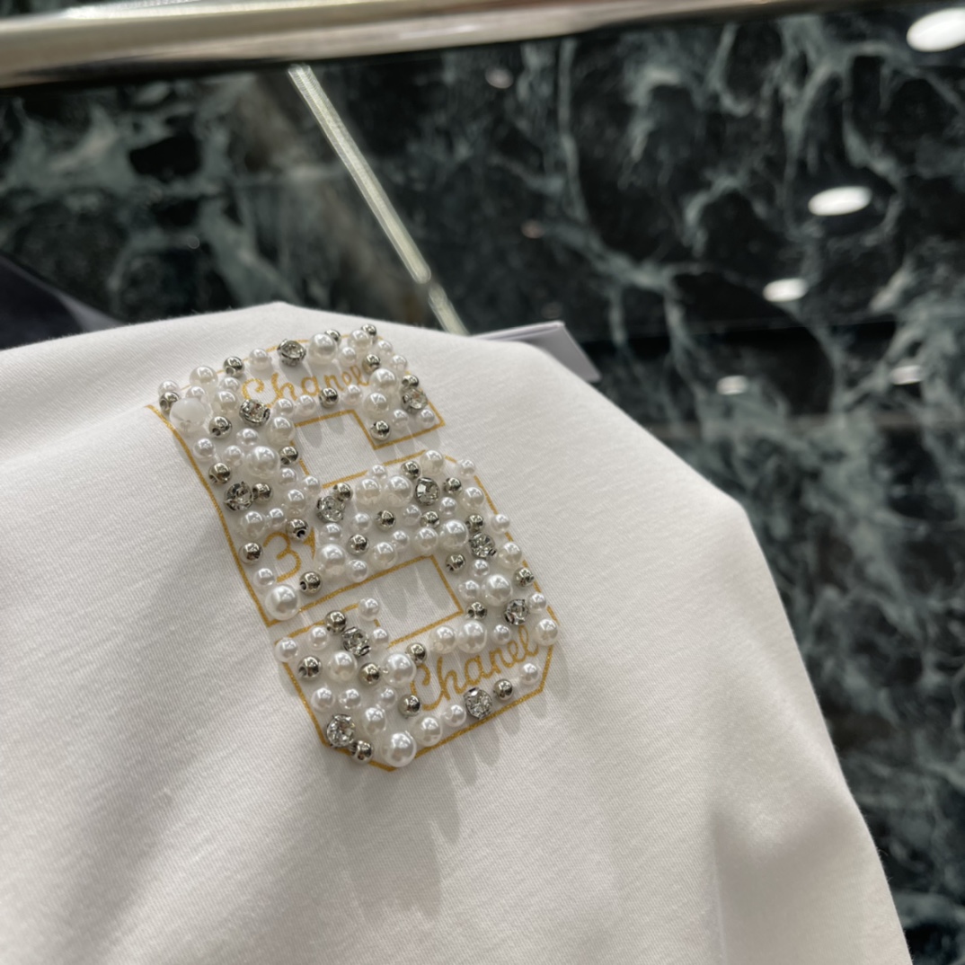 Ｄ家 25秋冬新款 钉珠数字短袖T恤 彰显品牌高级感 怎么搭都不出错，配牛仔裤、休闲裤、西装外套都好看~