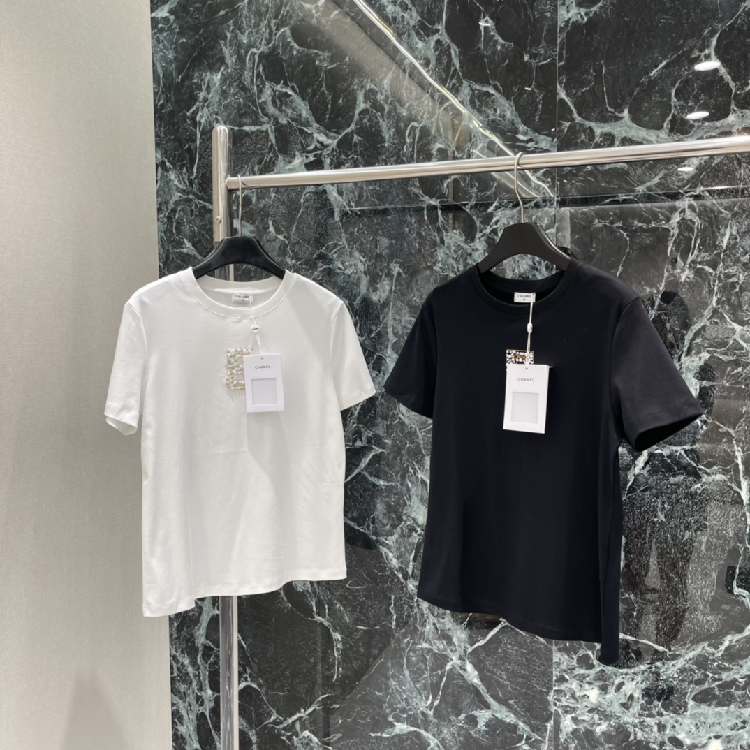 Ｄ家 25秋冬新款 钉珠数字短袖T恤 彰显品牌高级感 怎么搭都不出错，配牛仔裤、休闲裤、西装外套都好看~