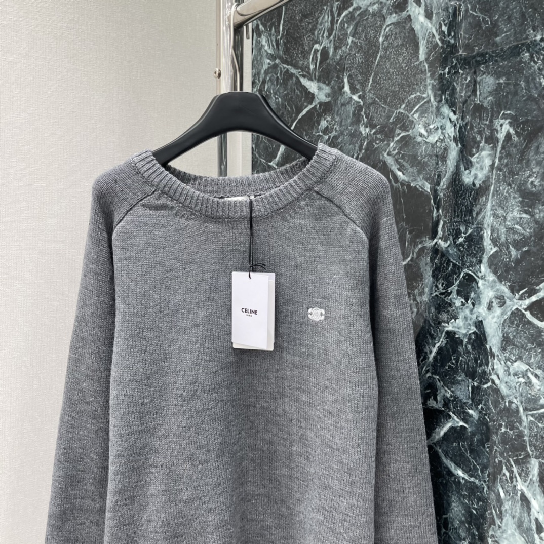 CE 25秋冬新款 圆领针织毛衣 胸前经典刺绣凯旋门微标 简约大方 低调又有辨识度计。3个颜色都很百搭耐
