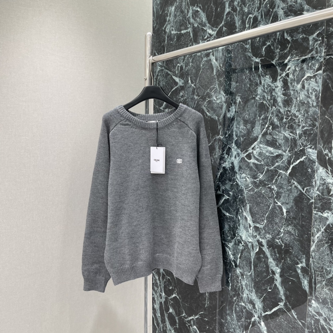 CE 25秋冬新款 圆领针织毛衣 胸前经典刺绣凯旋门微标 简约大方 低调又有辨识度计。3个颜色都很百搭耐