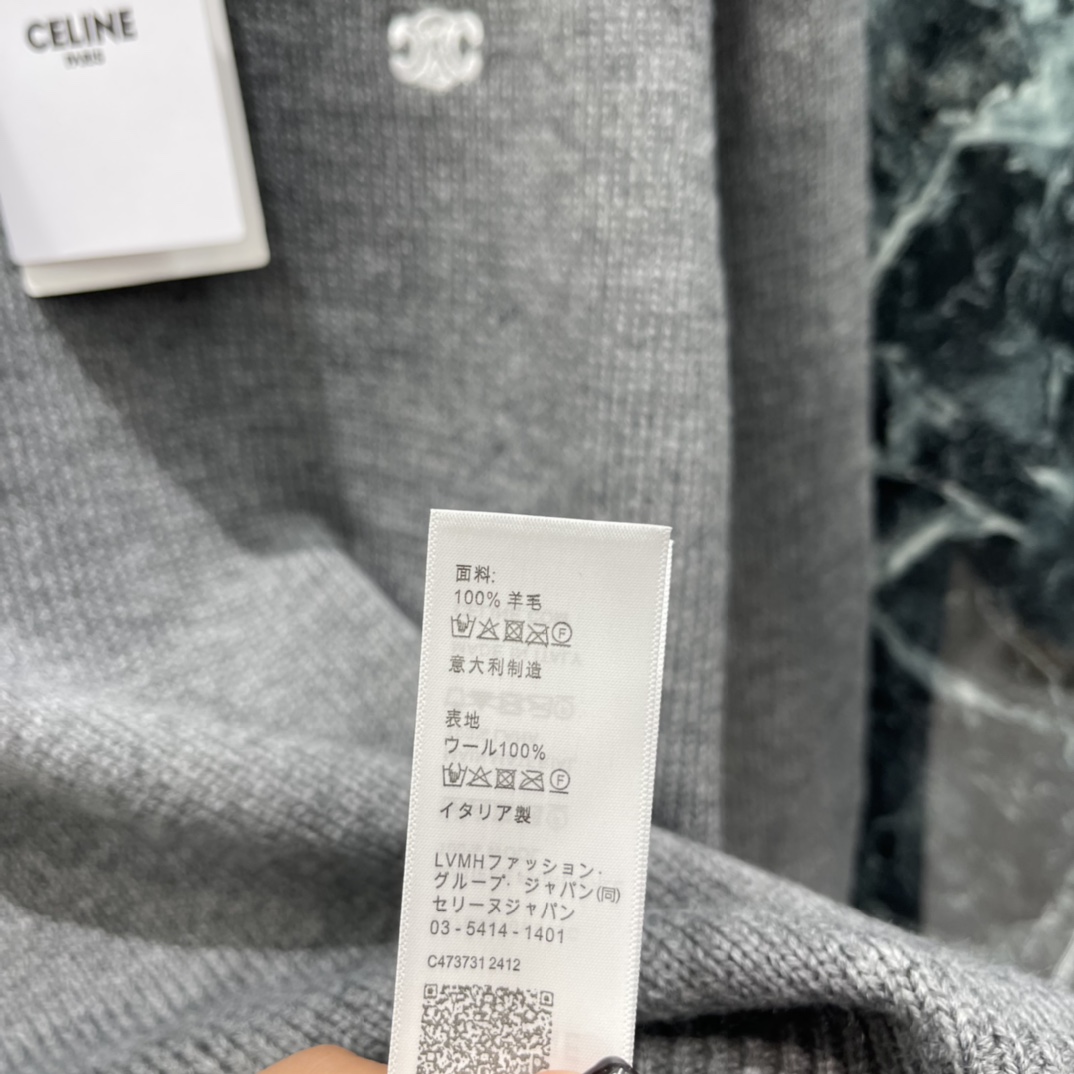 CE 25秋冬新款 圆领针织毛衣 胸前经典刺绣凯旋门微标 简约大方 低调又有辨识度计。3个颜色都很百搭耐