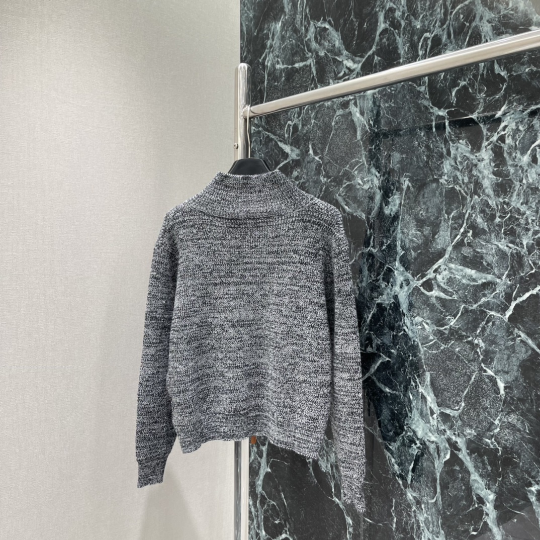 Miu 25秋冬新款 针织拉链毛衣 休闲感十足 袖口和下摆自然垂坠随性又高级 搭配牛仔裤或休闲裤都很OK