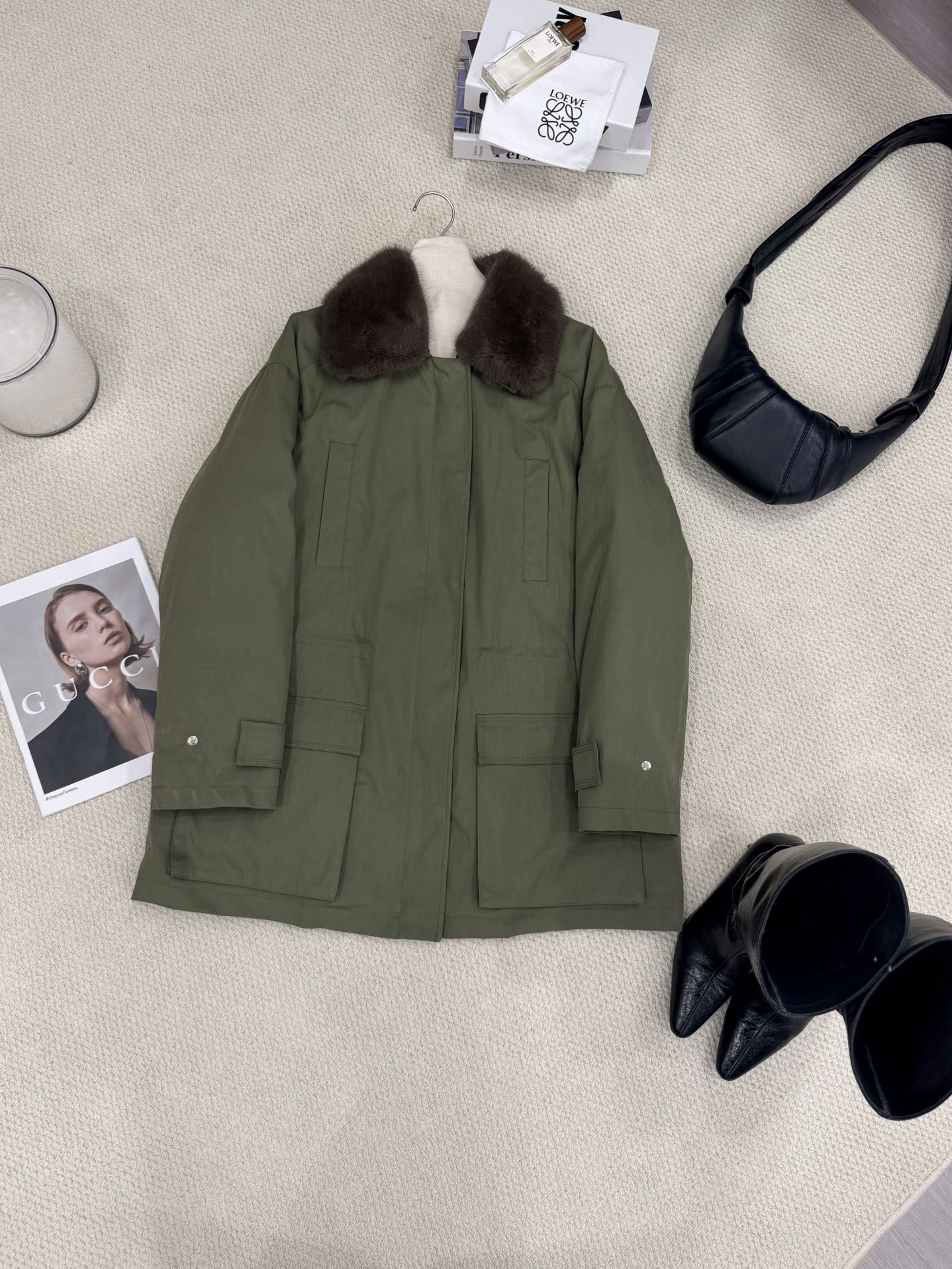 NO:637101,New goose down jacket for autumn and winter. Removable mink fur collar parka goose down jacket [olive green] invites you to appreciate the details. The outer shell is made of cotton and brocade blended fabric, which is lightweight and windproof. The inner liner is filled with white goose down, which makes the upper body warm and light. The down inner liner and fur collar are both removable, making it easy to adapt to spring, autumn and winter styles. The most IN parka jacket style is made to achieve high value and high wearability of more than 3 pieces in one piece. Women's clothing, jackets & coats, down  jacket,alexander wang19860909秋冬新款鹅绒服上新 可拆卸水貂毛领派克鹅绒服【橄榄绿】细节邀您鉴赏 外壳选用棉锦混纺面料,轻便防风 内胆填充白鹅绒,上身温暖又轻盈 羽绒内胆及毛领皆可拆卸,轻松应对春秋冬版型做的是当下蕞IN的派克夹克风 实现一件＞3件的高价值＆高实穿度,女装,jackets & coats,down jacket,alexander wang,Women's clothing