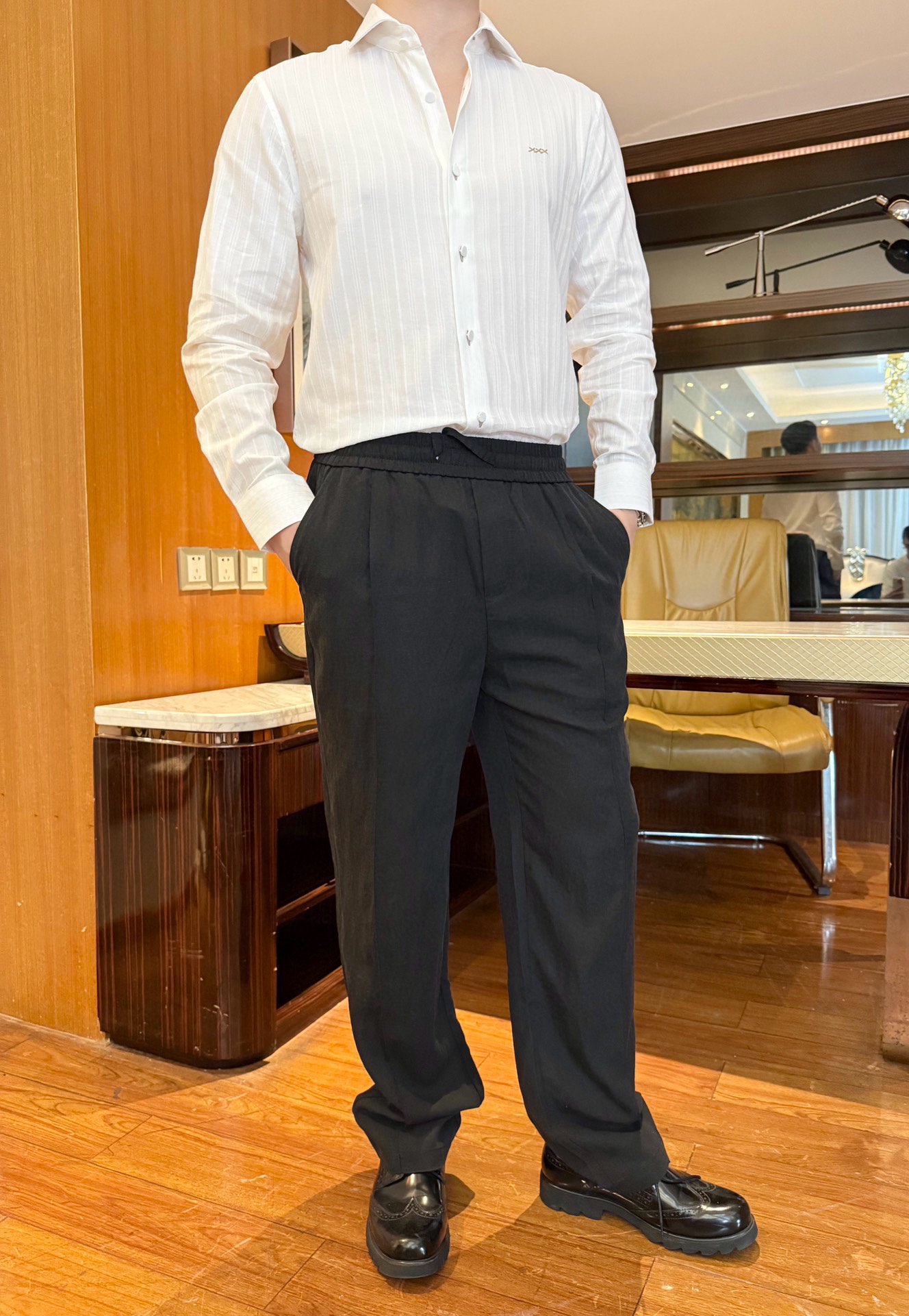 NO:596122,Ermenegildo Zegna-2025 The latest popular shirts are shipped from the counter. The best-selling items at the Milan counter!  Selected fine cotton fabrics imported from Italy are paired with simple and elegant designs. The fine-grained design is quite elegant and is suitable for both business and leisure. Size 48-56 (model is 180/140 and wears 50, with Hong Kong Lane Crawford gift box packaging),,zegna,alexander wang19860909杰尼亚-2025专柜最新爆款衬衣出货 米兰专柜热销单品！精选意大利进口精棉面料搭配简约大方的设计,细纹设计相当彰显雅致 商务休闲都相当不错.码数48-56（模特180/140穿50,配香港连卡佛礼盒包装）,,zegna,alexander wang,Men's clothing