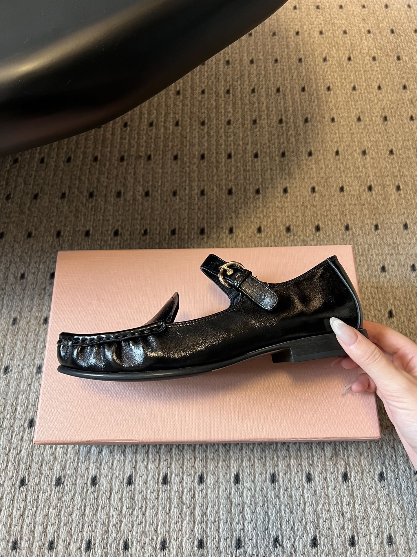 Miu Mi*复古学院风玛丽珍乐福鞋玛丽珍鞋结合了玛丽珍的搭扣设计和乐福鞋的慵懒感，自带复古学院风，又有