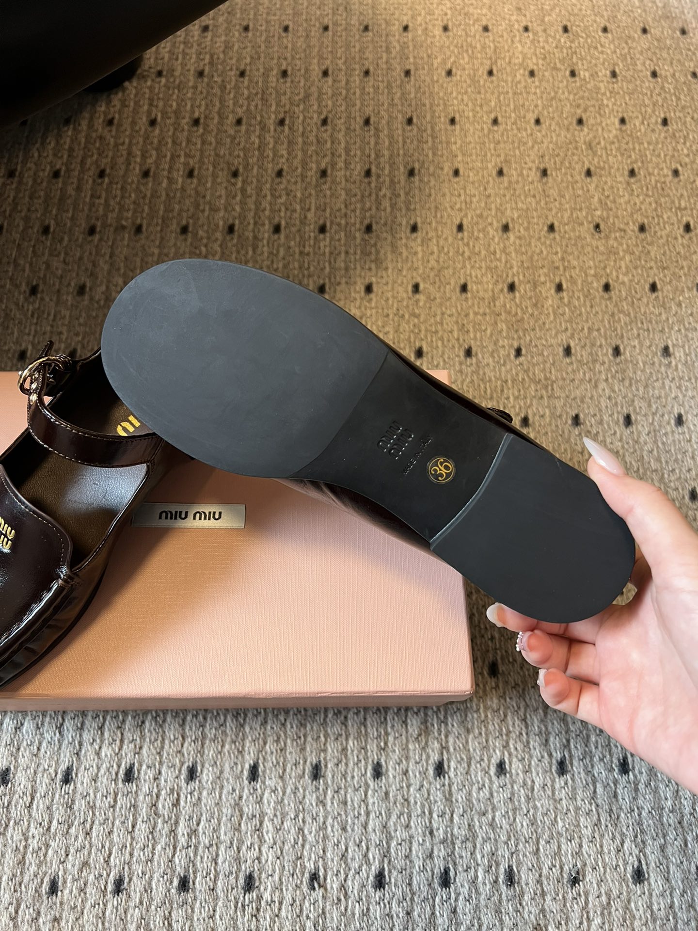 Miu Mi*复古学院风玛丽珍乐福鞋玛丽珍鞋结合了玛丽珍的搭扣设计和乐福鞋的慵懒感，自带复古学院风，又有