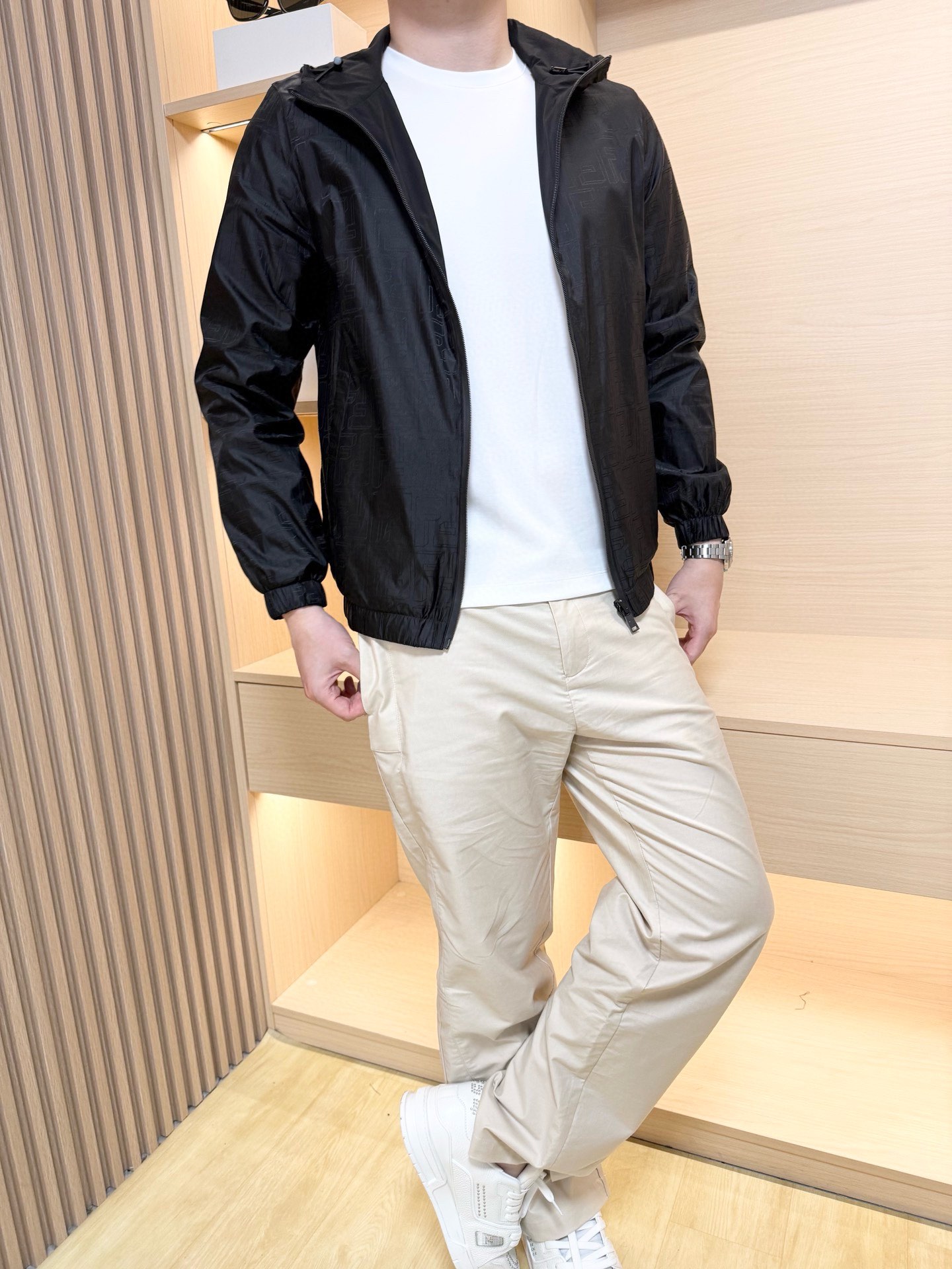 NO:596098,Fendi-2025’s latest popular double-sided jacket is shipped to European and American counters simultaneously!  Selected Italian imported polyester fiber fabrics with simple and fashionable design, classic double F printing with brand logo to highlight fashionable sizes 48-56 (model 180/140 wears 50, with Hong Kong Lane Crawford gift box packaging), fendi, jackets & coats, alexander wang19860909芬迪-2025专柜最新爆款双面外套出货 欧美专柜同步发售！精选意大利进口聚酯纤维面料搭配简约时尚的设计,经典双F印花搭配品牌标志彰显时尚尺码48-56（模特180/140穿50,配香港连卡佛礼盒包装）,,fendi,jackets & coats,alexander wang,Men's clothing