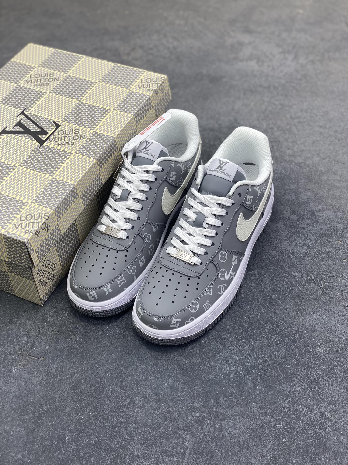 图片[8]-NIke Air Force 1 \’07 Low LV联名–灰白印花 空军一号低帮 运动鞋 休闲鞋 高级夜光效果 折边针车 工艺难度大 原楦头原纸板 高端定制鞋盒 原厂鞋底 超高清洁度 细节完美 货号：NH0601-575 尺码：36 36.5 37.5 38 38.5 39 40 40.5 41 42 42.5 43 44 44.5 45-选品中心