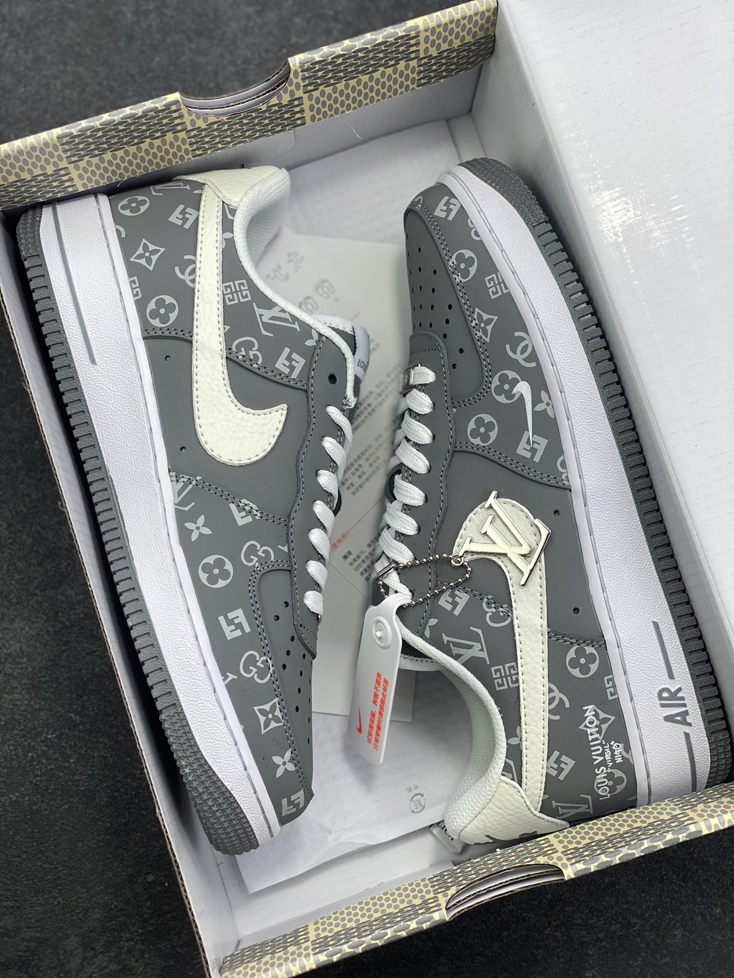 图片[9]-NIke Air Force 1 \’07 Low LV联名–灰白印花 空军一号低帮 运动鞋 休闲鞋 高级夜光效果 折边针车 工艺难度大 原楦头原纸板 高端定制鞋盒 原厂鞋底 超高清洁度 细节完美 货号：NH0601-575 尺码：36 36.5 37.5 38 38.5 39 40 40.5 41 42 42.5 43 44 44.5 45-选品中心