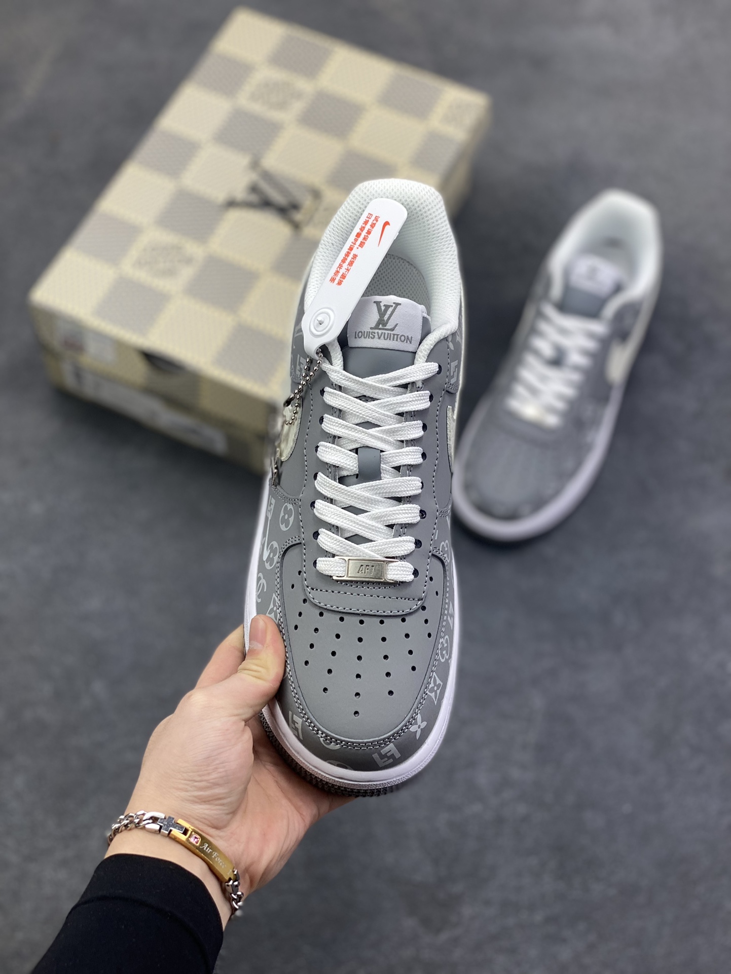 图片[2]-NIke Air Force 1 \’07 Low LV联名–灰白印花 空军一号低帮 运动鞋 休闲鞋 高级夜光效果 折边针车 工艺难度大 原楦头原纸板 高端定制鞋盒 原厂鞋底 超高清洁度 细节完美 货号：NH0601-575 尺码：36 36.5 37.5 38 38.5 39 40 40.5 41 42 42.5 43 44 44.5 45-选品中心