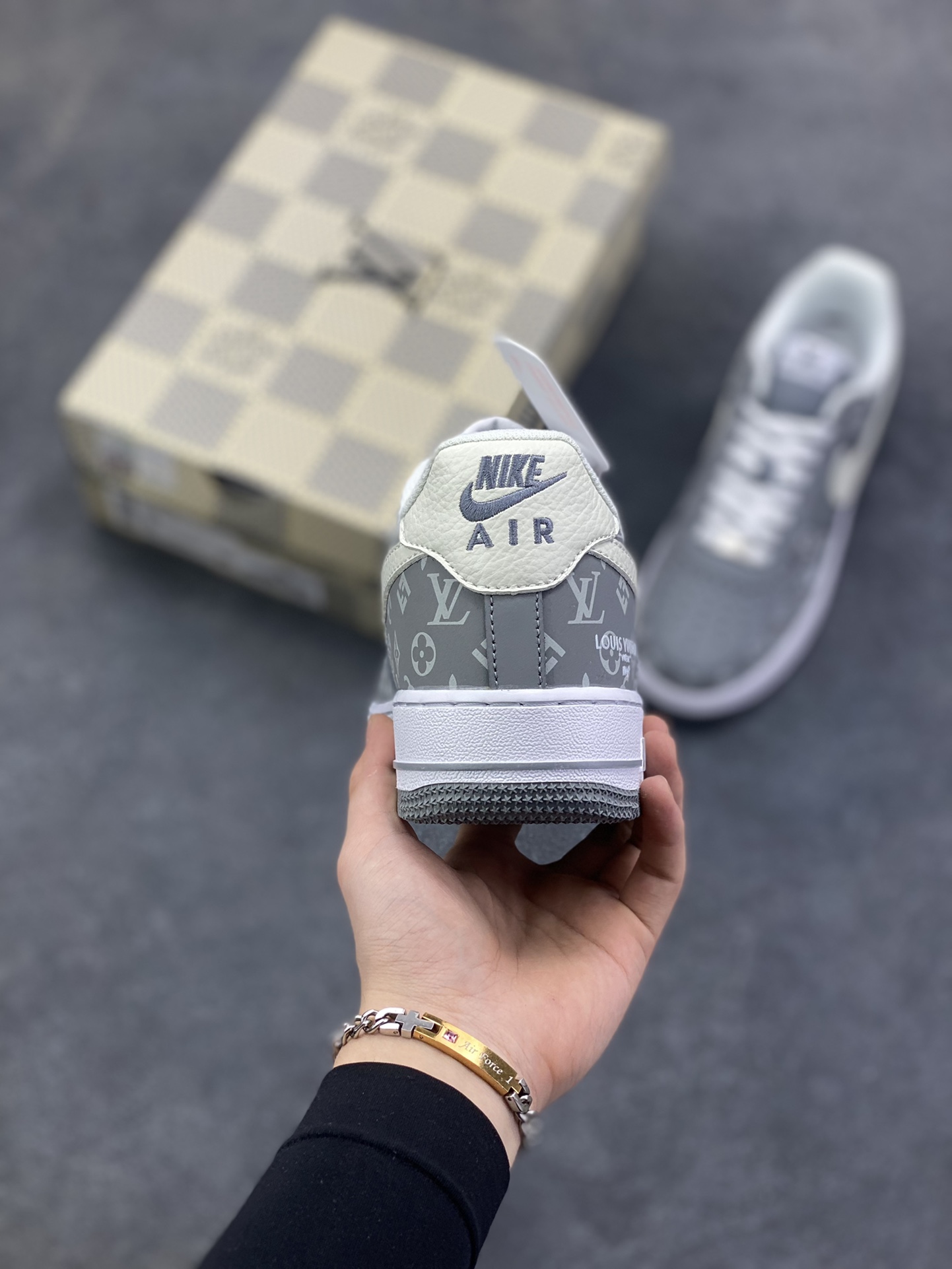 图片[4]-NIke Air Force 1 \’07 Low LV联名–灰白印花 空军一号低帮 运动鞋 休闲鞋 高级夜光效果 折边针车 工艺难度大 原楦头原纸板 高端定制鞋盒 原厂鞋底 超高清洁度 细节完美 货号：NH0601-575 尺码：36 36.5 37.5 38 38.5 39 40 40.5 41 42 42.5 43 44 44.5 45-选品中心