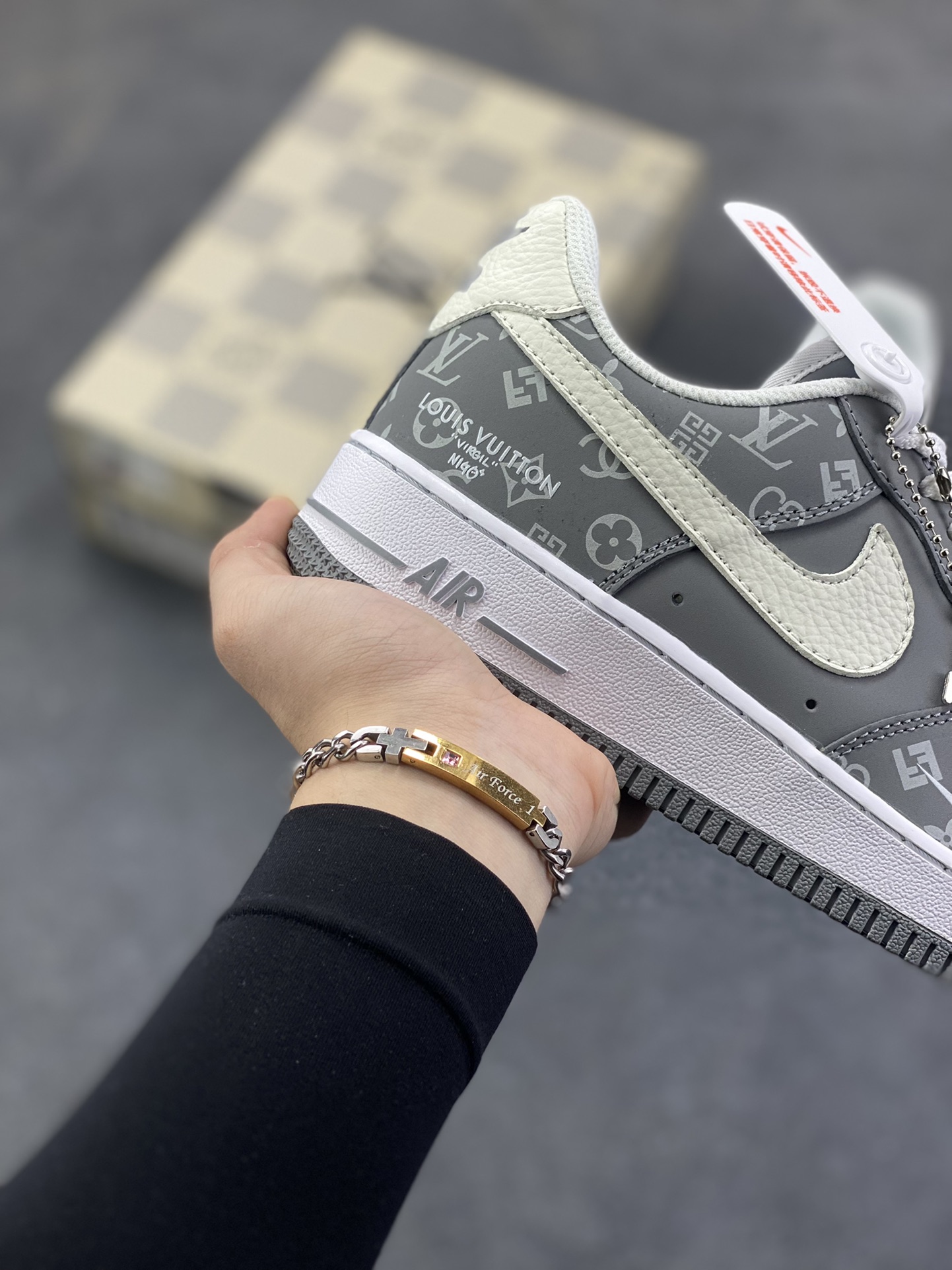 图片[6]-NIke Air Force 1 \’07 Low LV联名–灰白印花 空军一号低帮 运动鞋 休闲鞋 高级夜光效果 折边针车 工艺难度大 原楦头原纸板 高端定制鞋盒 原厂鞋底 超高清洁度 细节完美 货号：NH0601-575 尺码：36 36.5 37.5 38 38.5 39 40 40.5 41 42 42.5 43 44 44.5 45-选品中心
