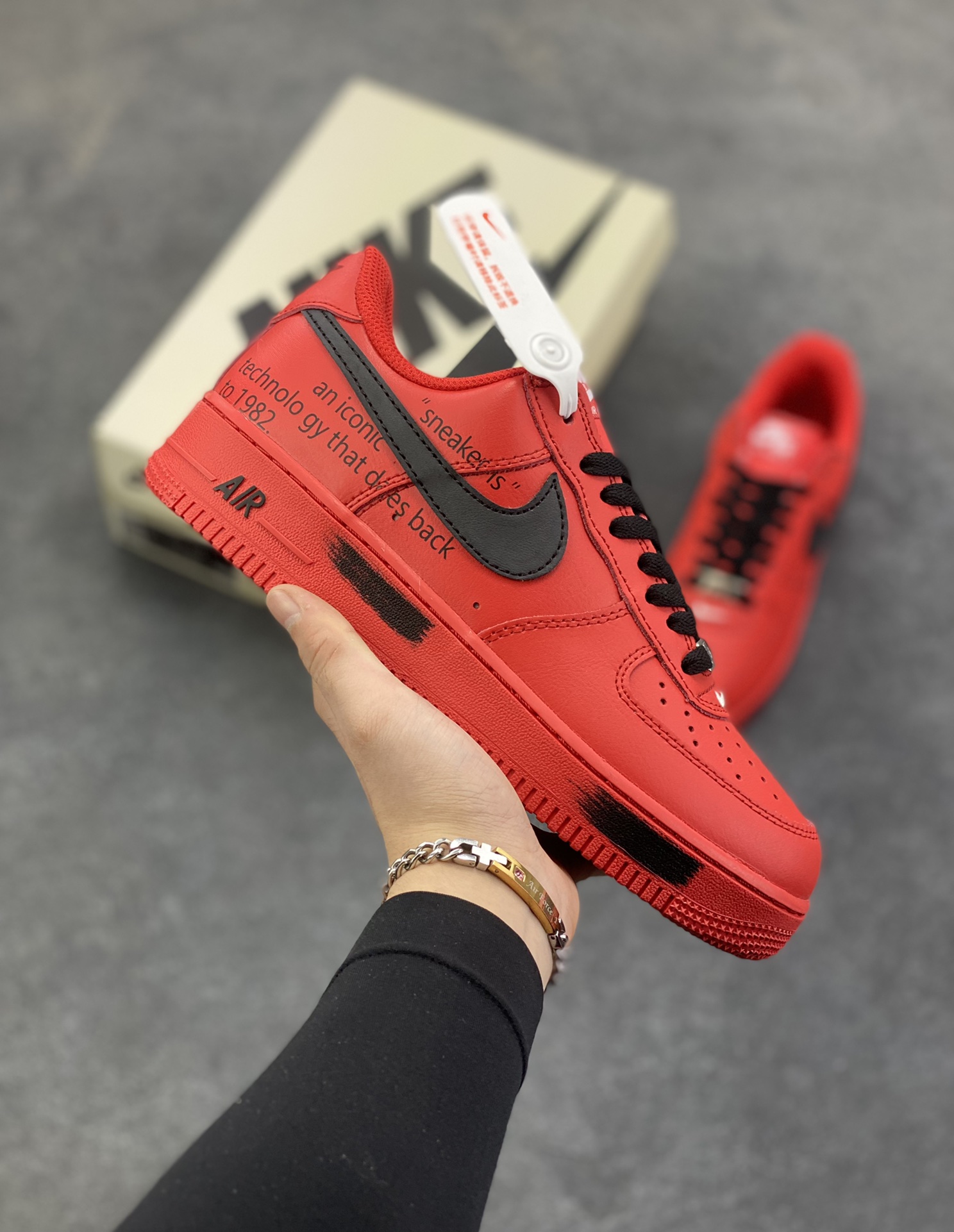 Nike Air Force 1 Low 英文红黑勾 原楦头原纸板 打造纯正空军版型 专注外贸渠道 全掌内置蜂窝气垫 原盒配件 原厂中底钢印、拉帮完美 货号：FD7039-600 尺码：36 36.5 37.5 38 38.5 39 40 40.5 41 42 42.5 43 44 44.5 45-选品中心