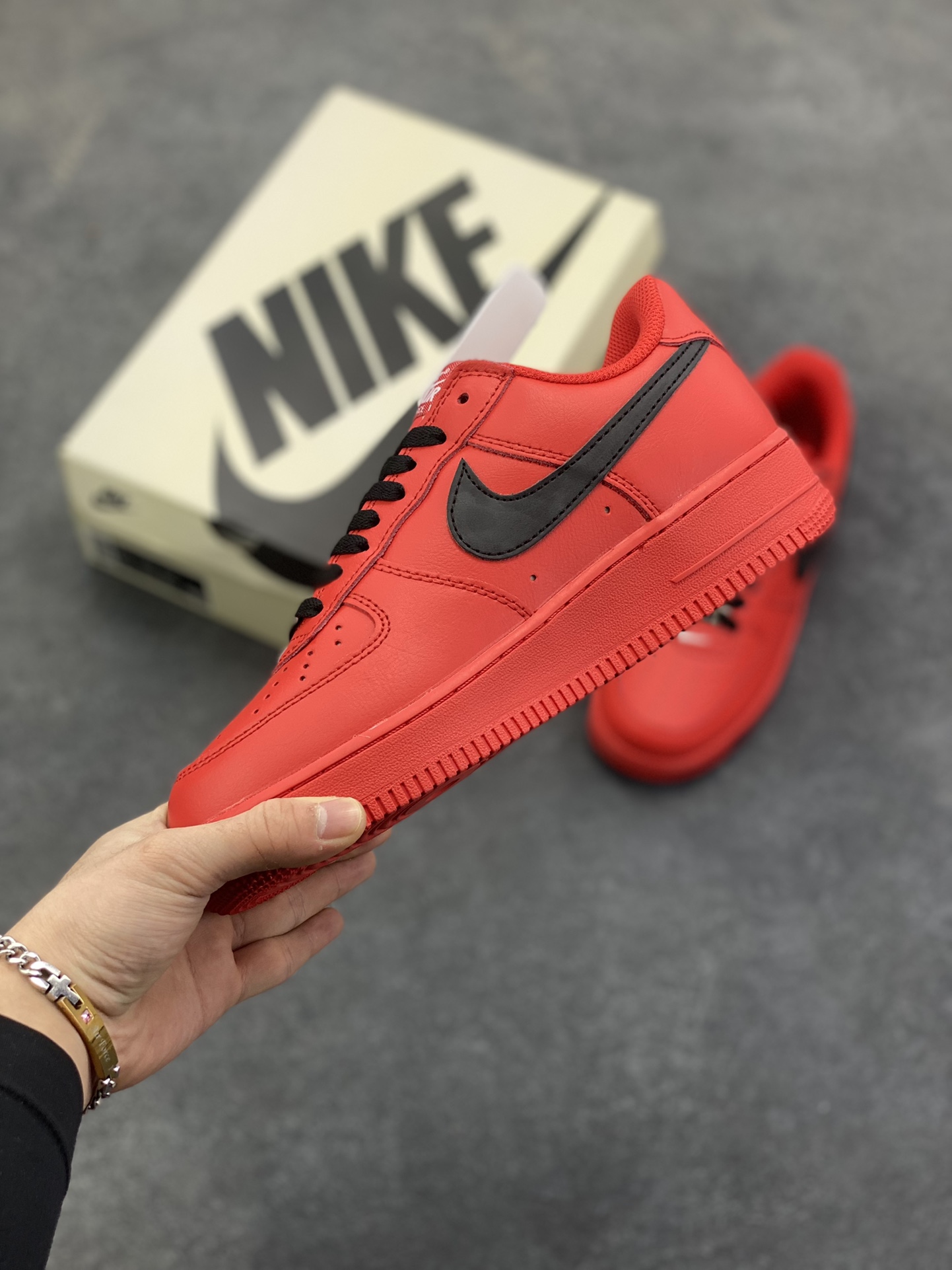 图片[3]-Nike Air Force 1 Low 英文红黑勾 原楦头原纸板 打造纯正空军版型 专注外贸渠道 全掌内置蜂窝气垫 原盒配件 原厂中底钢印、拉帮完美 货号：FD7039-600 尺码：36 36.5 37.5 38 38.5 39 40 40.5 41 42 42.5 43 44 44.5 45-选品中心
