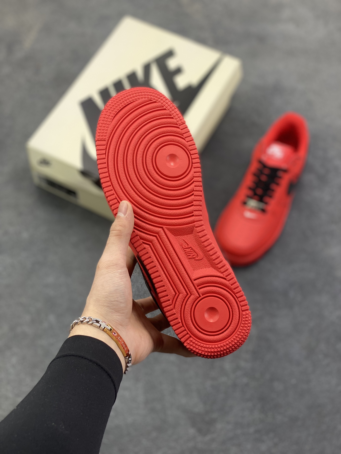 图片[5]-Nike Air Force 1 Low 英文红黑勾 原楦头原纸板 打造纯正空军版型 专注外贸渠道 全掌内置蜂窝气垫 原盒配件 原厂中底钢印、拉帮完美 货号：FD7039-600 尺码：36 36.5 37.5 38 38.5 39 40 40.5 41 42 42.5 43 44 44.5 45-选品中心