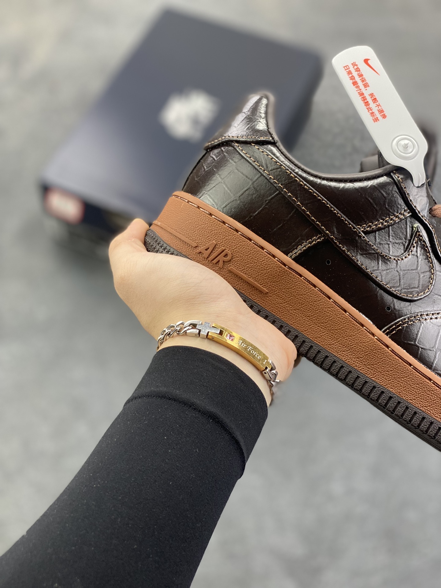 图片[6]-Nike Air Force 1 Low 棕黑鳄鱼纹 原楦头原纸板 打造纯正空军版型 专注外贸渠道 全掌内置蜂窝气垫 原盒配件 原厂中底钢印、拉帮完美 货号：FD7039-600 尺码：36 36.5 37.5 38 38.5 39 40 40.5 41 42 42.5 43 44 44.5 45-选品中心