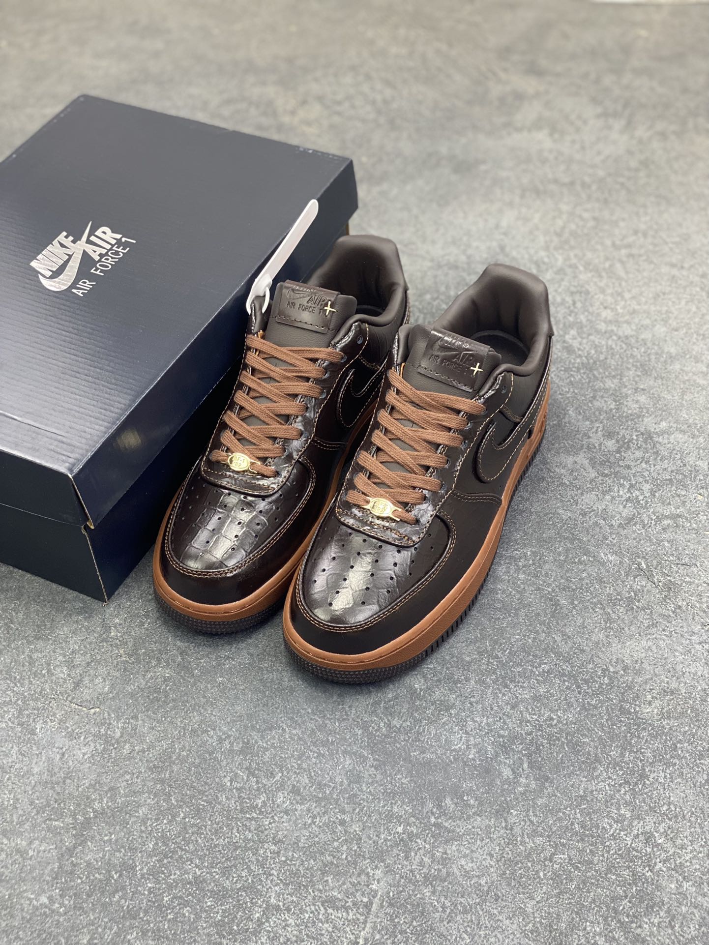 图片[8]-Nike Air Force 1 Low 棕黑鳄鱼纹 原楦头原纸板 打造纯正空军版型 专注外贸渠道 全掌内置蜂窝气垫 原盒配件 原厂中底钢印、拉帮完美 货号：FD7039-600 尺码：36 36.5 37.5 38 38.5 39 40 40.5 41 42 42.5 43 44 44.5 45-选品中心