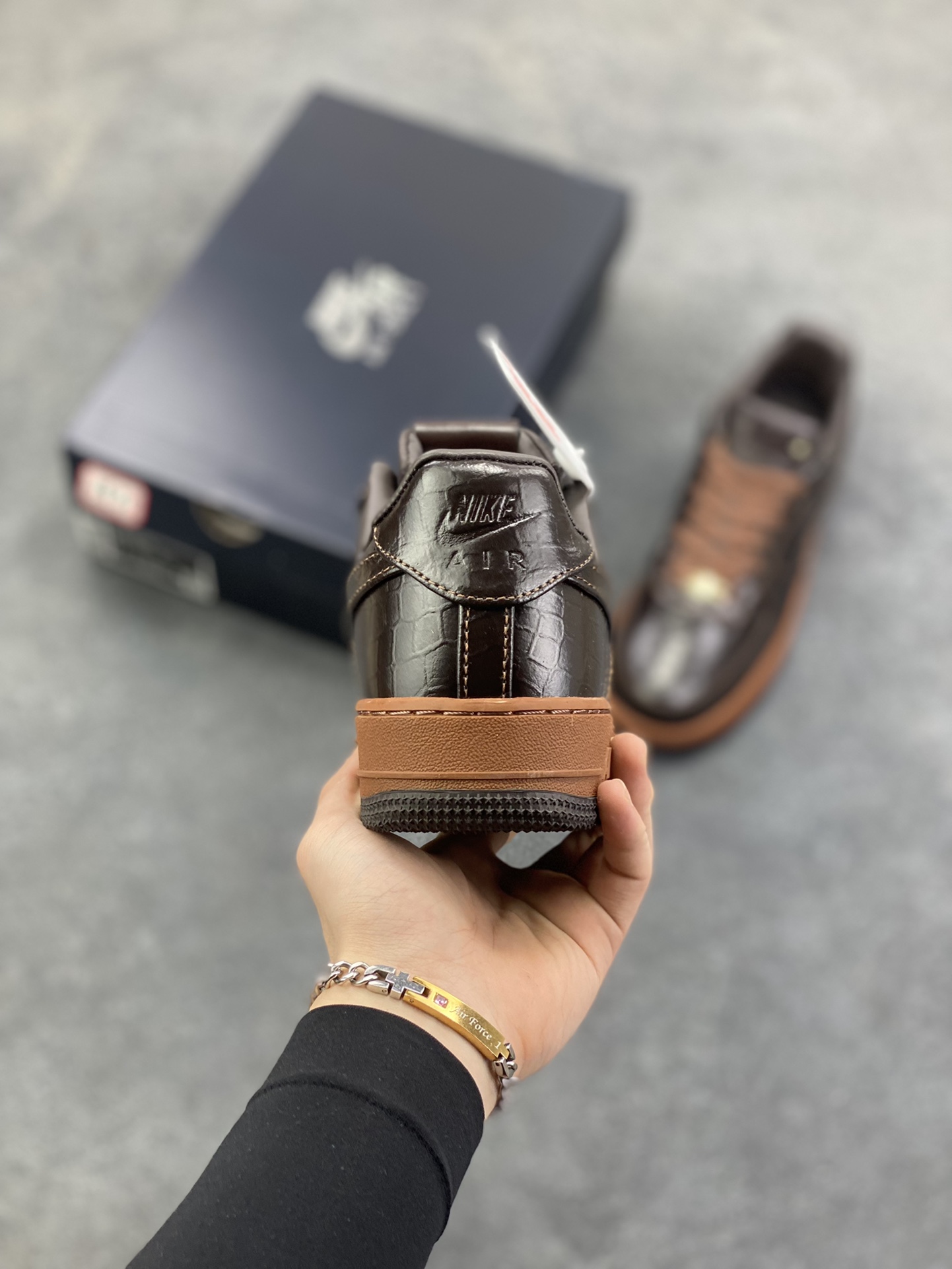 图片[4]-Nike Air Force 1 Low 棕黑鳄鱼纹 原楦头原纸板 打造纯正空军版型 专注外贸渠道 全掌内置蜂窝气垫 原盒配件 原厂中底钢印、拉帮完美 货号：FD7039-600 尺码：36 36.5 37.5 38 38.5 39 40 40.5 41 42 42.5 43 44 44.5 45-选品中心