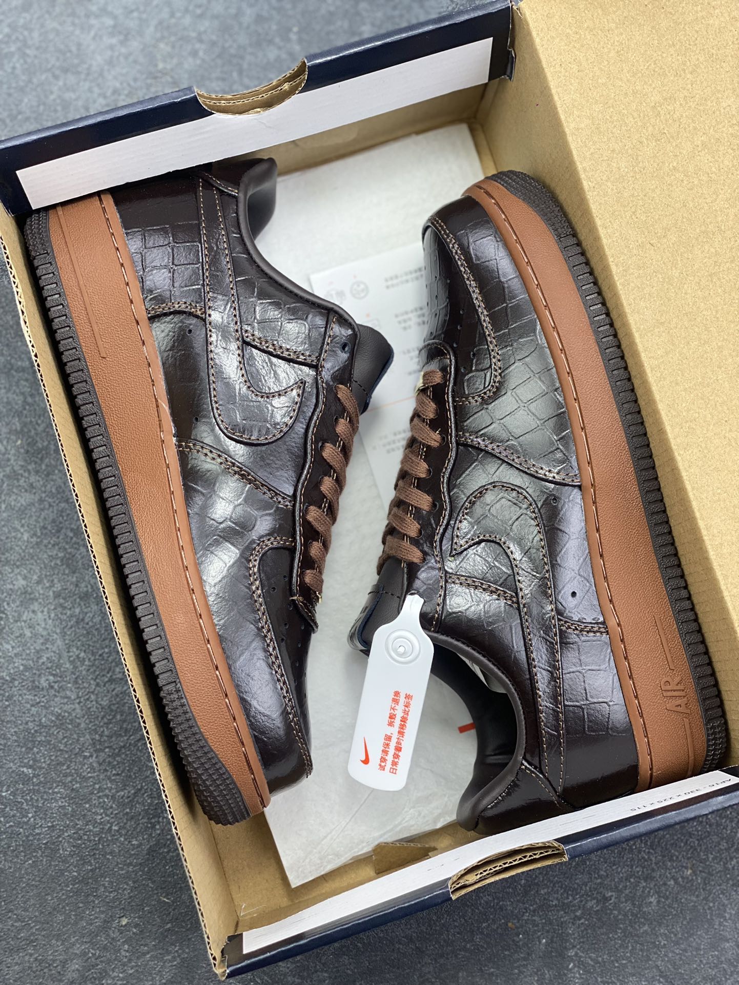 图片[9]-Nike Air Force 1 Low 棕黑鳄鱼纹 原楦头原纸板 打造纯正空军版型 专注外贸渠道 全掌内置蜂窝气垫 原盒配件 原厂中底钢印、拉帮完美 货号：FD7039-600 尺码：36 36.5 37.5 38 38.5 39 40 40.5 41 42 42.5 43 44 44.5 45-选品中心