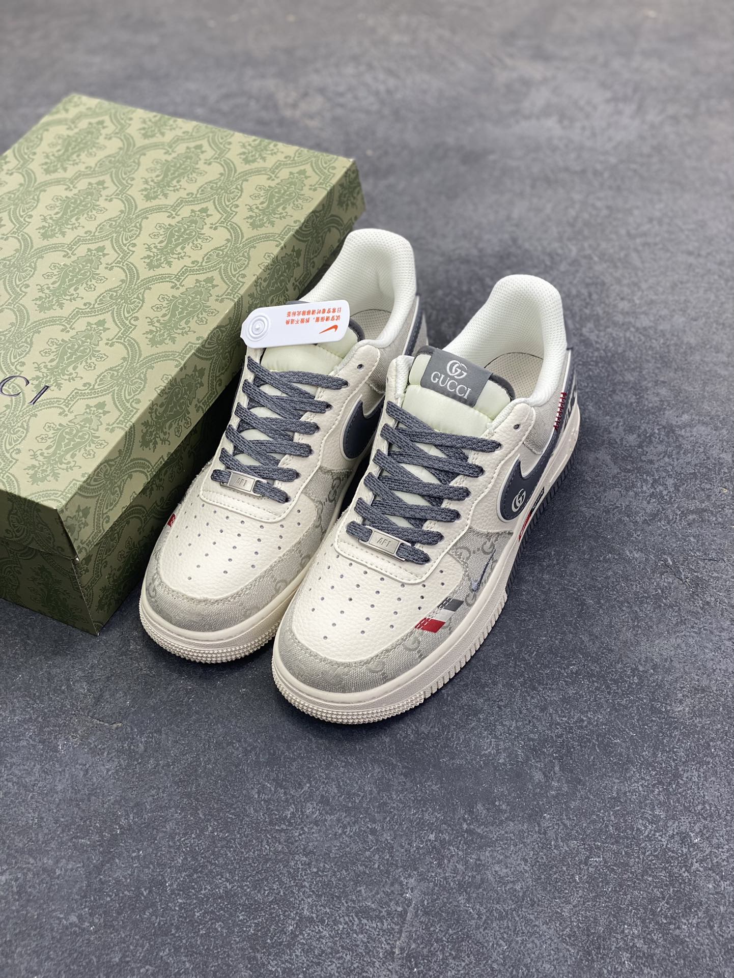 图片[8]-Nike Air Force 1 \’07 Low “古驰联名——花纹米灰红”空军一号 高端定制 低帮 运动鞋 休闲鞋 折边针车 工艺难度大 原楦头原纸板 原装鞋盒 定制五金配件 内置全掌气垫 原厂鞋底 货号：MZ9588-808 尺码：36 36.5 37.5 38 38.5 39 40 40.5 41 42 42.5 43 44 44.5 45-选品中心