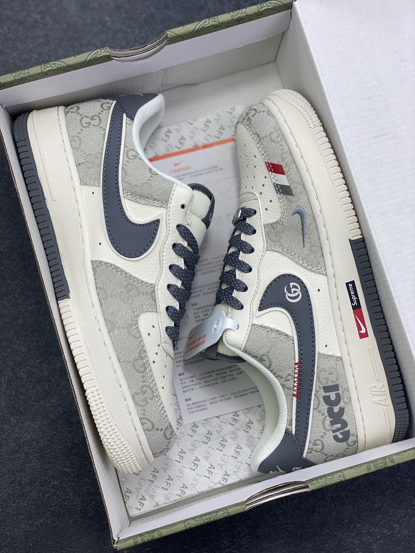 图片[9]-Nike Air Force 1 \’07 Low “古驰联名——花纹米灰红”空军一号 高端定制 低帮 运动鞋 休闲鞋 折边针车 工艺难度大 原楦头原纸板 原装鞋盒 定制五金配件 内置全掌气垫 原厂鞋底 货号：MZ9588-808 尺码：36 36.5 37.5 38 38.5 39 40 40.5 41 42 42.5 43 44 44.5 45-选品中心