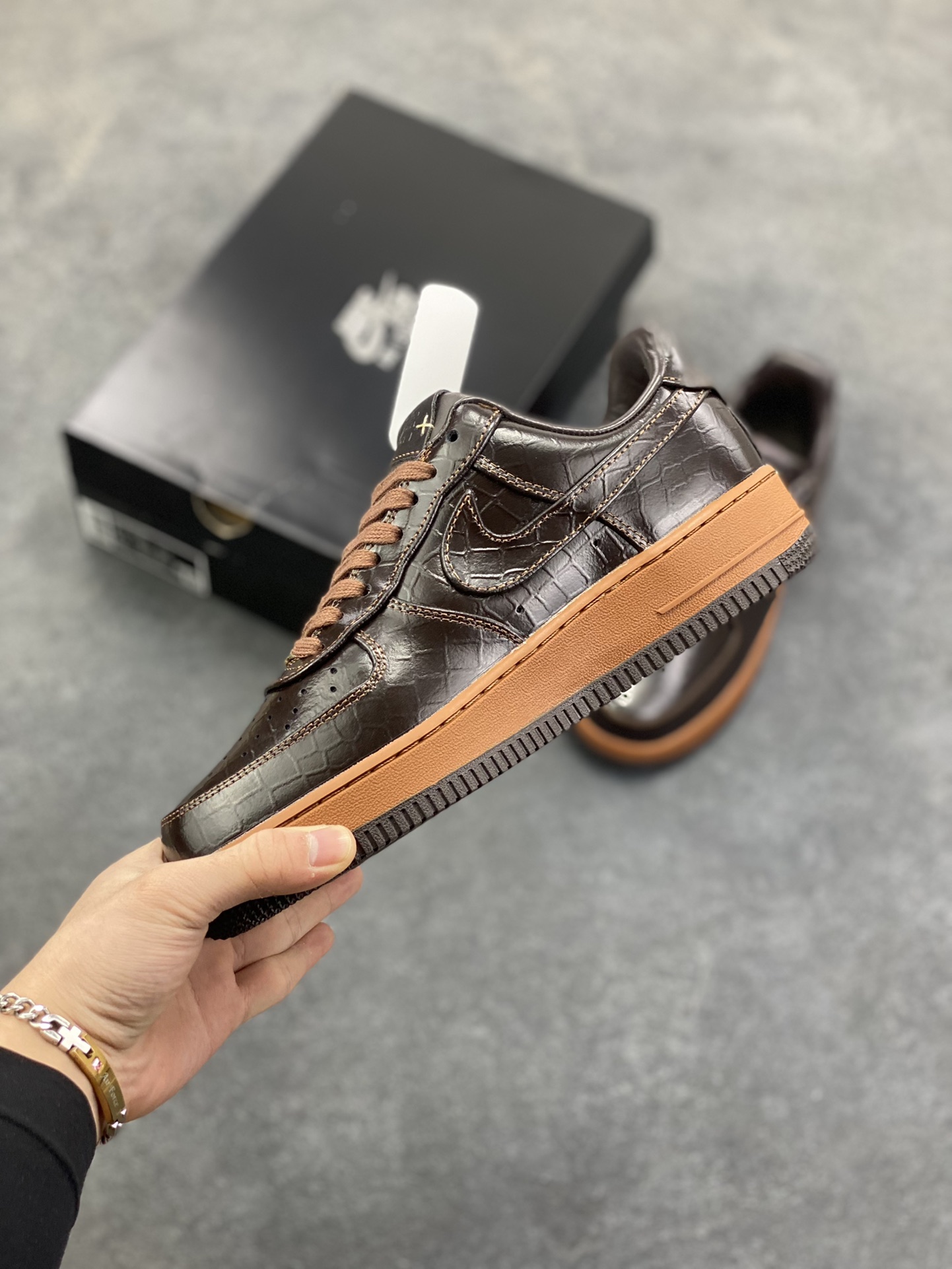 图片[3]-Nike Air Force 1 Low 棕黑鳄鱼纹 原楦头原纸板 打造纯正空军版型 专注外贸渠道 全掌内置蜂窝气垫 原盒配件 原厂中底钢印、拉帮完美 货号：FD7039-600 尺码：36 36.5 37.5 38 38.5 39 40 40.5 41 42 42.5 43 44 44.5 45-选品中心