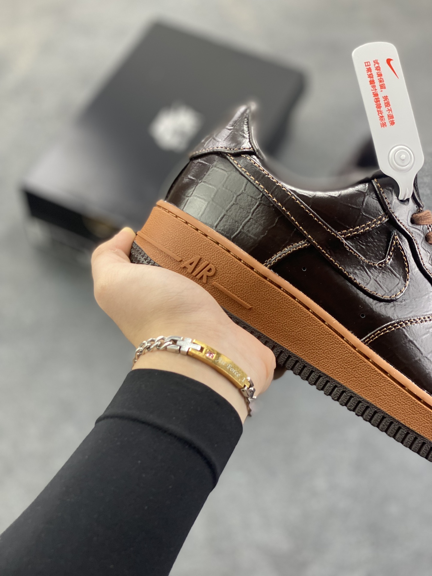 图片[6]-Nike Air Force 1 Low 棕黑鳄鱼纹 原楦头原纸板 打造纯正空军版型 专注外贸渠道 全掌内置蜂窝气垫 原盒配件 原厂中底钢印、拉帮完美 货号：FD7039-600 尺码：36 36.5 37.5 38 38.5 39 40 40.5 41 42 42.5 43 44 44.5 45-选品中心