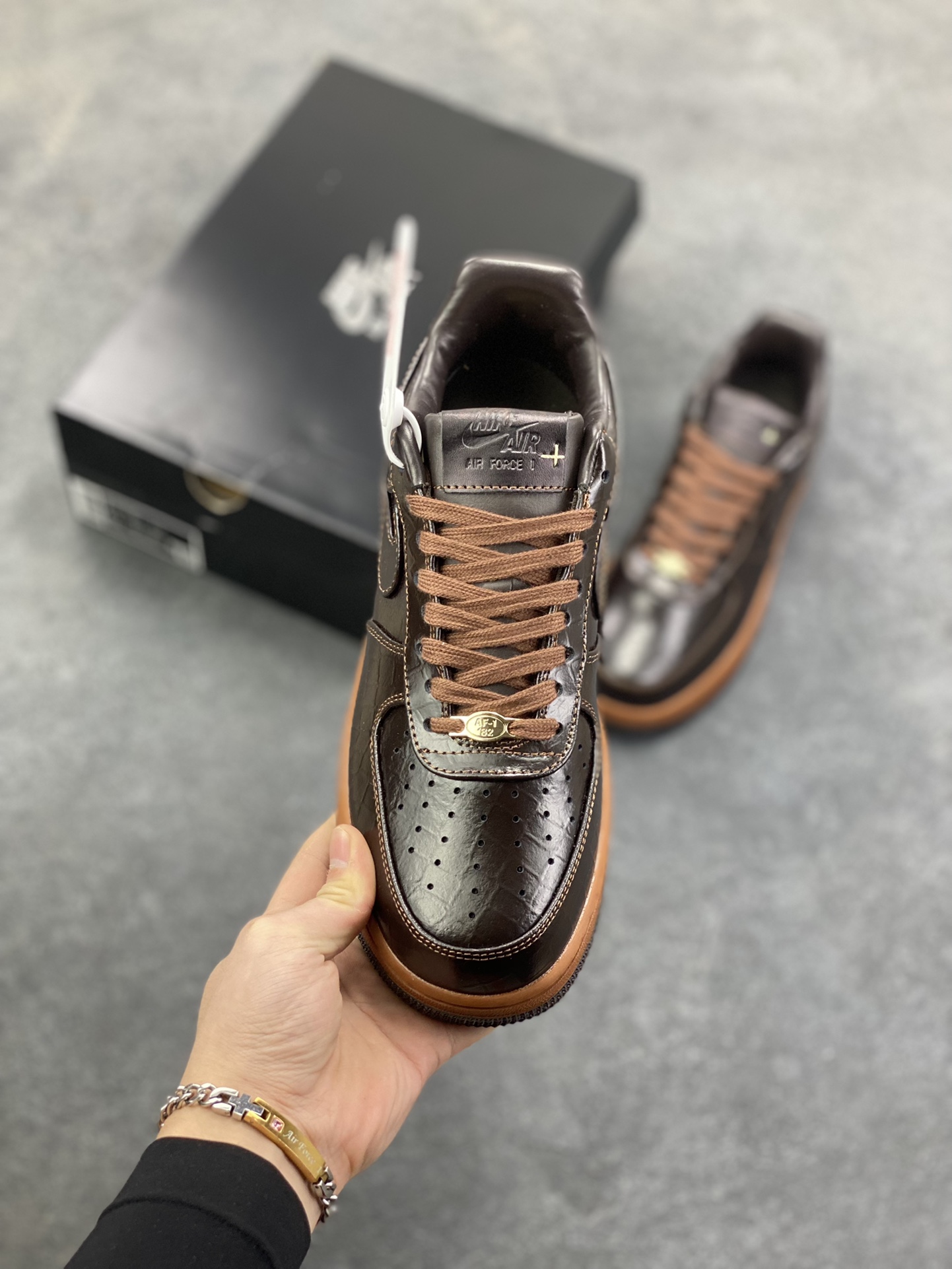 图片[2]-Nike Air Force 1 Low 棕黑鳄鱼纹 原楦头原纸板 打造纯正空军版型 专注外贸渠道 全掌内置蜂窝气垫 原盒配件 原厂中底钢印、拉帮完美 货号：FD7039-600 尺码：36 36.5 37.5 38 38.5 39 40 40.5 41 42 42.5 43 44 44.5 45-选品中心