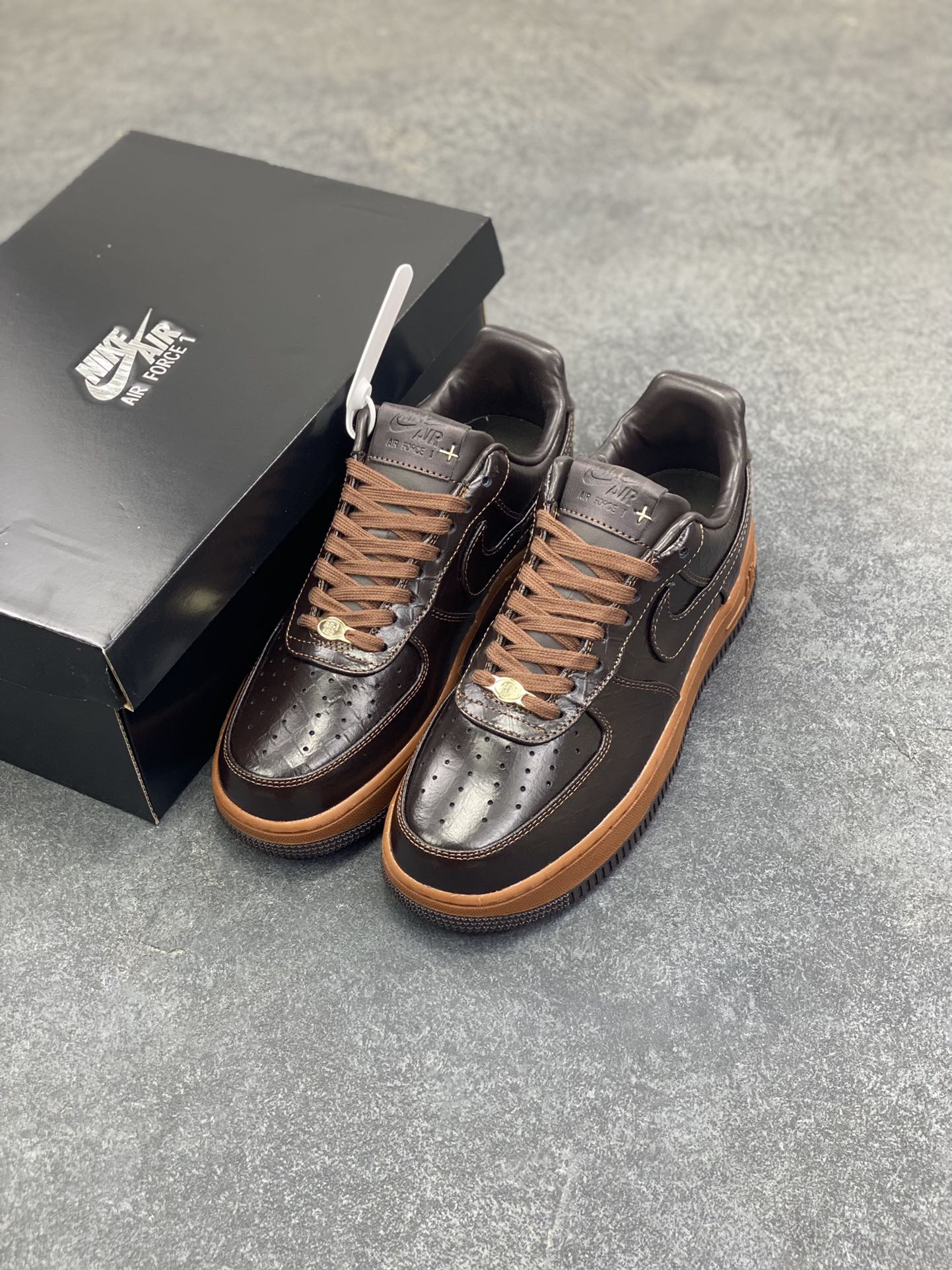 图片[8]-Nike Air Force 1 Low 棕黑鳄鱼纹 原楦头原纸板 打造纯正空军版型 专注外贸渠道 全掌内置蜂窝气垫 原盒配件 原厂中底钢印、拉帮完美 货号：FD7039-600 尺码：36 36.5 37.5 38 38.5 39 40 40.5 41 42 42.5 43 44 44.5 45-选品中心