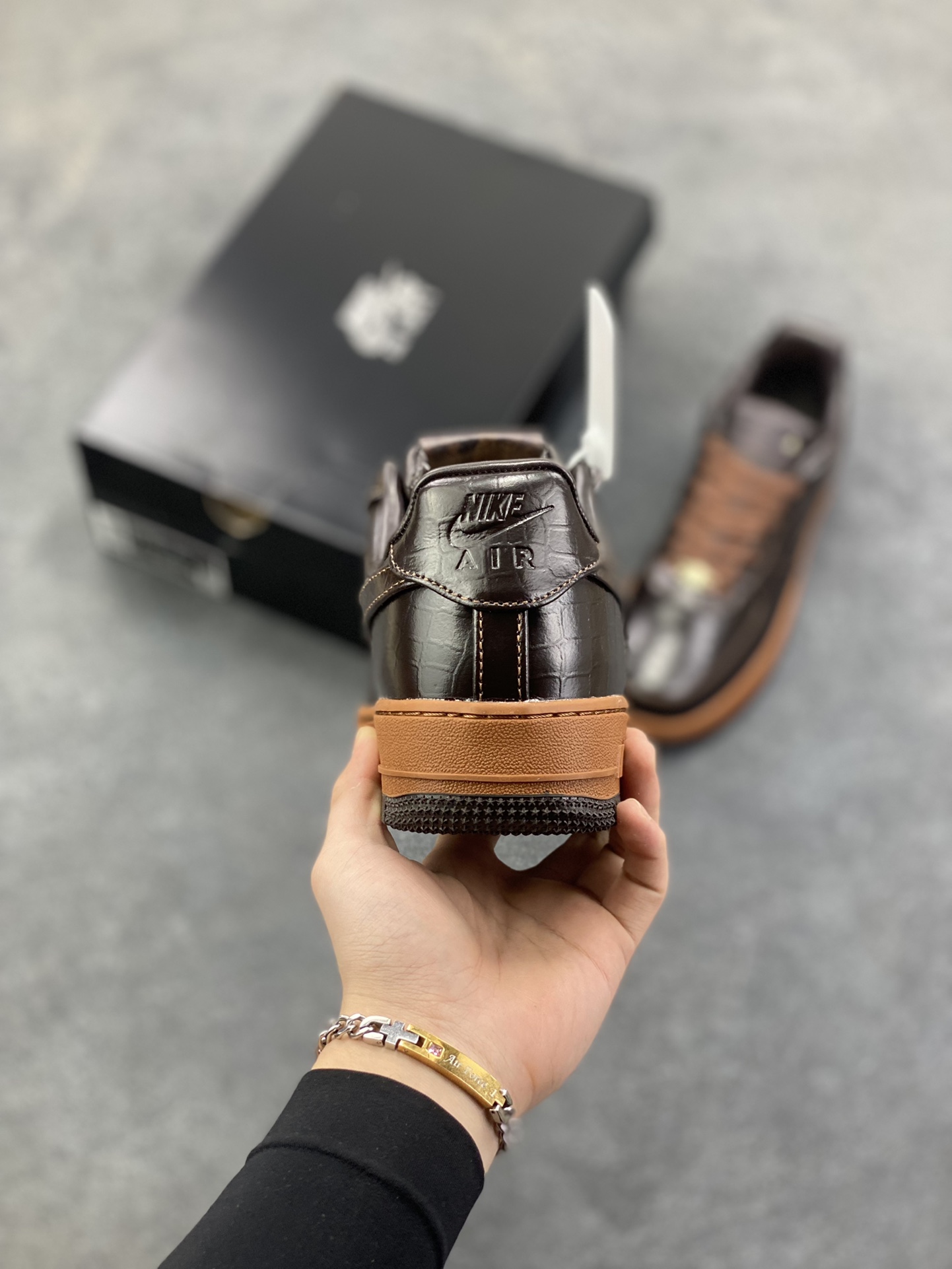 图片[4]-Nike Air Force 1 Low 棕黑鳄鱼纹 原楦头原纸板 打造纯正空军版型 专注外贸渠道 全掌内置蜂窝气垫 原盒配件 原厂中底钢印、拉帮完美 货号：FD7039-600 尺码：36 36.5 37.5 38 38.5 39 40 40.5 41 42 42.5 43 44 44.5 45-选品中心