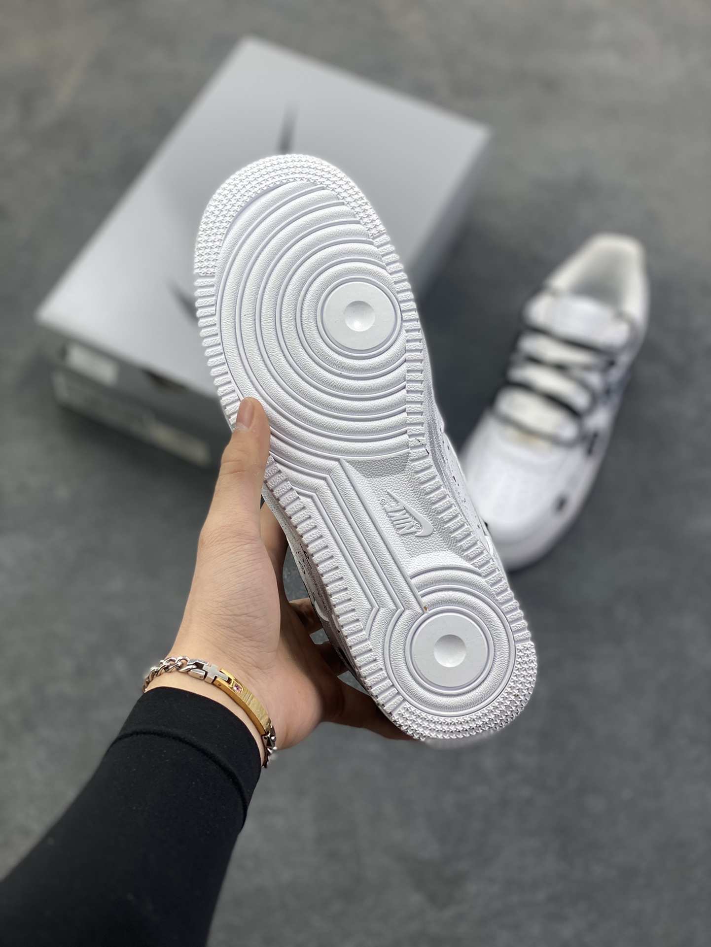 图片[5]-【定制球鞋】Nike Air Force 1 空军一号 煤球不挖煤 潮流解构 卡通手绘 涂鸦街头 小众个性 包裹性保暖 低帮 板鞋 男女同款 黑白工艺难度大 原楦头原纸板 原装鞋盒 定制五金配件 内置全掌气垫 原厂鞋底 货号：CW2288-111 尺码： 36 36.5 37.5 38 38.5 39 40 40.5 41 42 42.5 43 44 44.5 45-选品中心