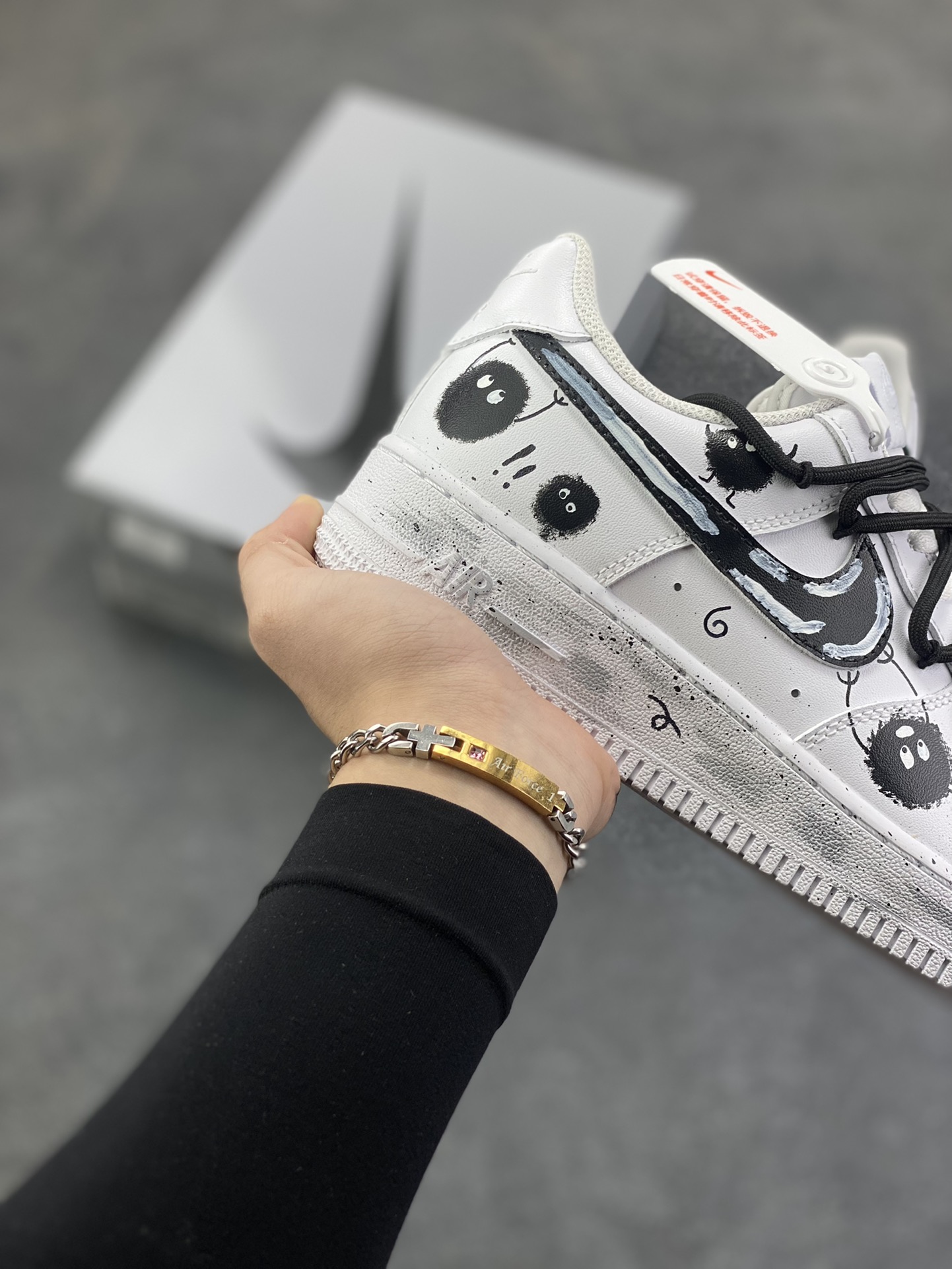 图片[6]-【定制球鞋】Nike Air Force 1 空军一号 煤球不挖煤 潮流解构 卡通手绘 涂鸦街头 小众个性 包裹性保暖 低帮 板鞋 男女同款 黑白工艺难度大 原楦头原纸板 原装鞋盒 定制五金配件 内置全掌气垫 原厂鞋底 货号：CW2288-111 尺码： 36 36.5 37.5 38 38.5 39 40 40.5 41 42 42.5 43 44 44.5 45-选品中心