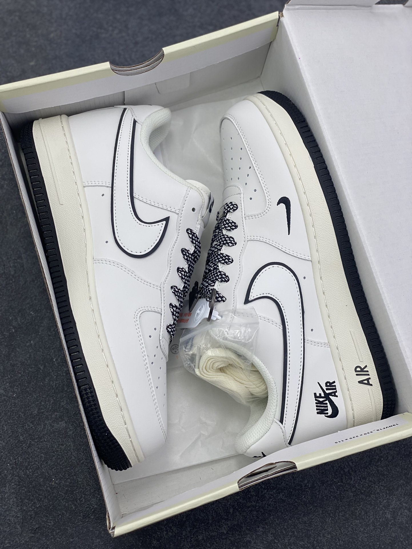 图片[9]-NIke Air Force 1 \’07 Low “米白黑NIKE”空军一号 低帮 运动鞋 休闲鞋 折边针车 工艺难度大 原楦头原纸板 原装鞋盒 定制五金配件 内置全掌气垫 原厂鞋底 货号：CS5288-036 尺码：36 36.5 37.5 38 38.5 39 40 40.5 41 42 42.5 43 44 44.5 45-选品中心