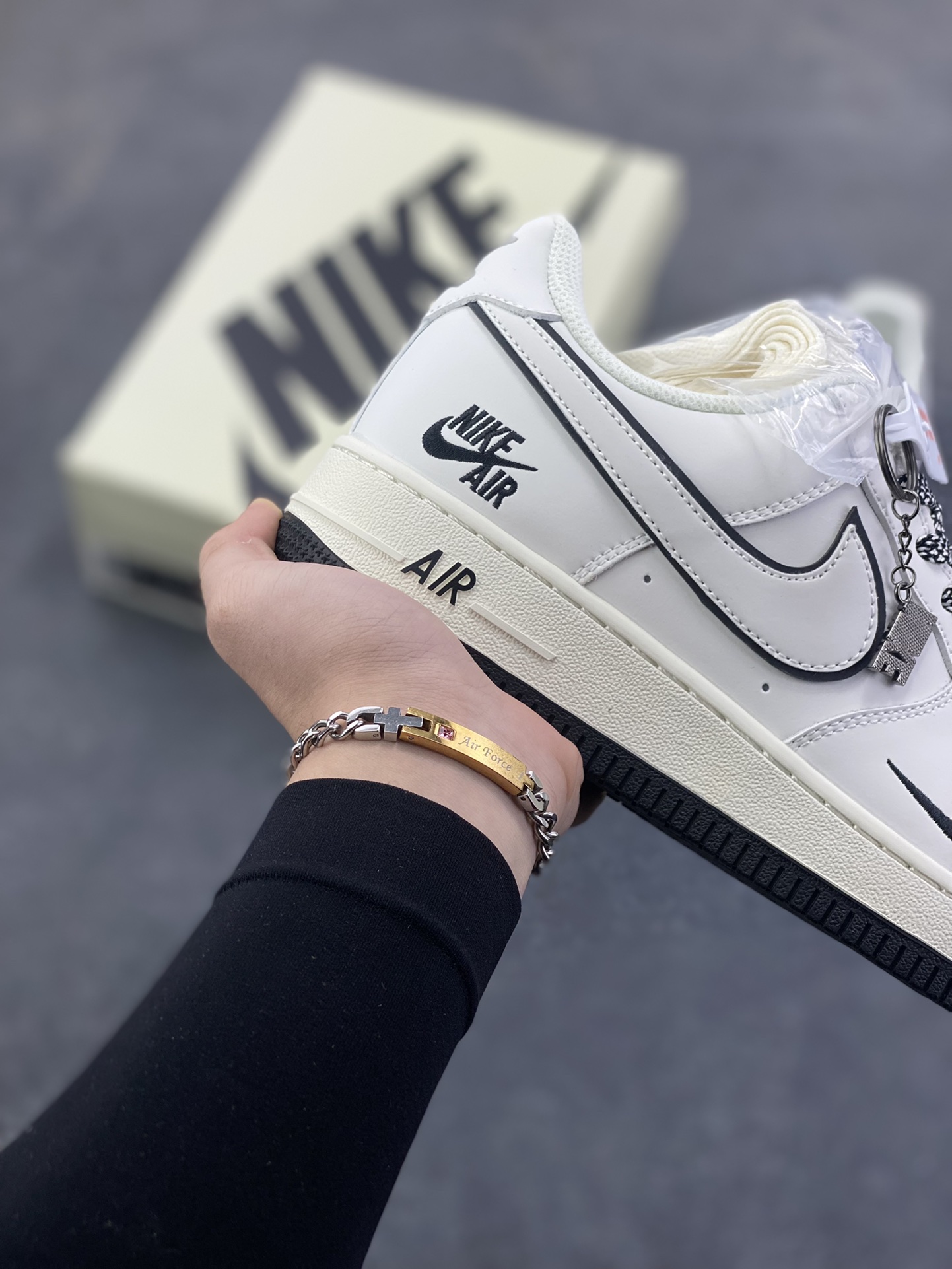 图片[6]-NIke Air Force 1 \’07 Low “米白黑NIKE”空军一号 低帮 运动鞋 休闲鞋 折边针车 工艺难度大 原楦头原纸板 原装鞋盒 定制五金配件 内置全掌气垫 原厂鞋底 货号：CS5288-036 尺码：36 36.5 37.5 38 38.5 39 40 40.5 41 42 42.5 43 44 44.5 45-选品中心