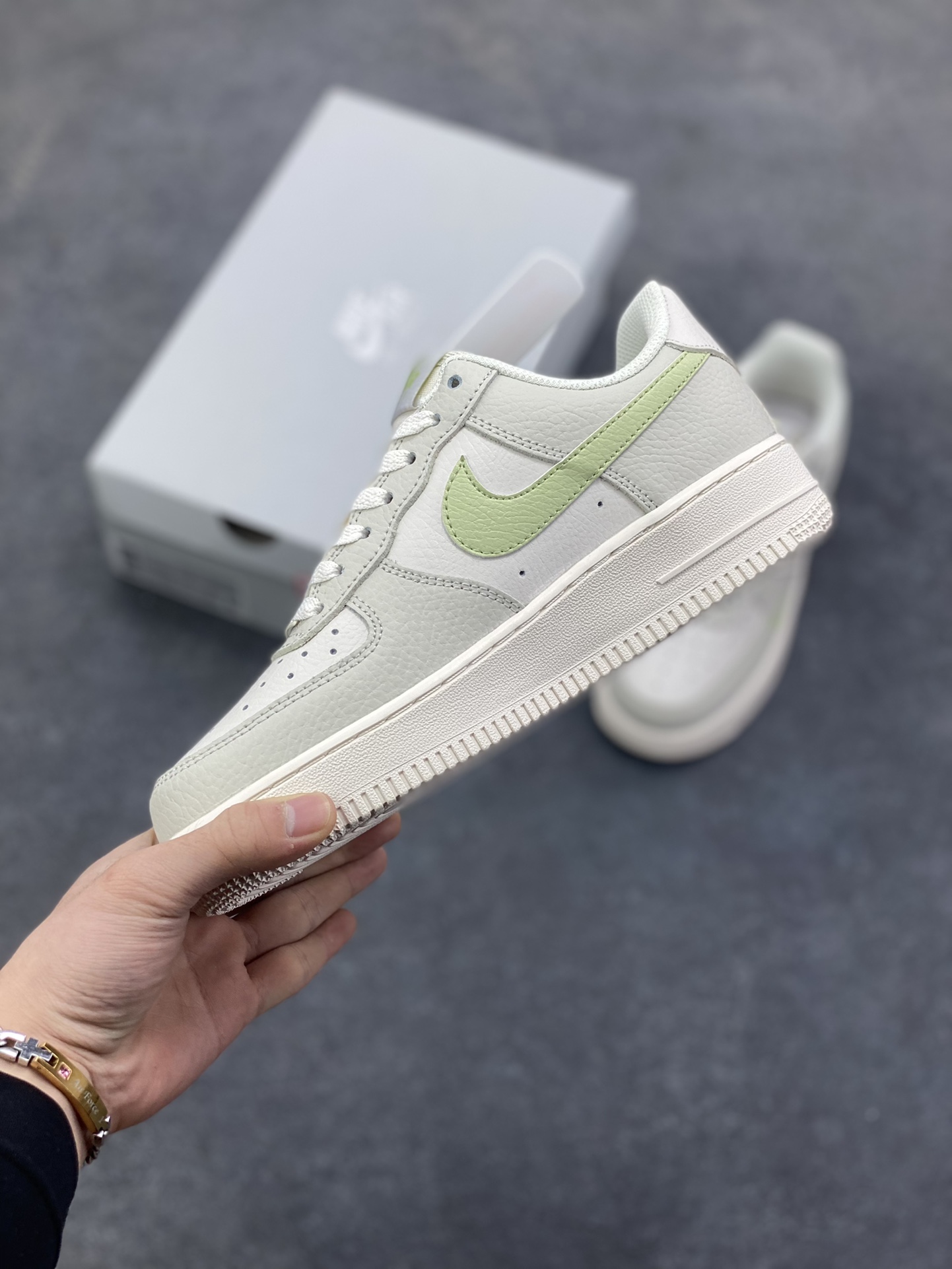 图片[3]-福利特价 Air Force 1\’ 07 灰绿 原楦头原纸板 打造纯正空军版型 专注外贸渠道 全掌内置蜂窝气垫 #原盒配件 原厂中底钢印、拉帮完美 货号：IB3881-001 尺码：36 36.5 37.5 38 38.5 39 40 40.5 41 42 42.5 43 44 44.5 45-选品中心