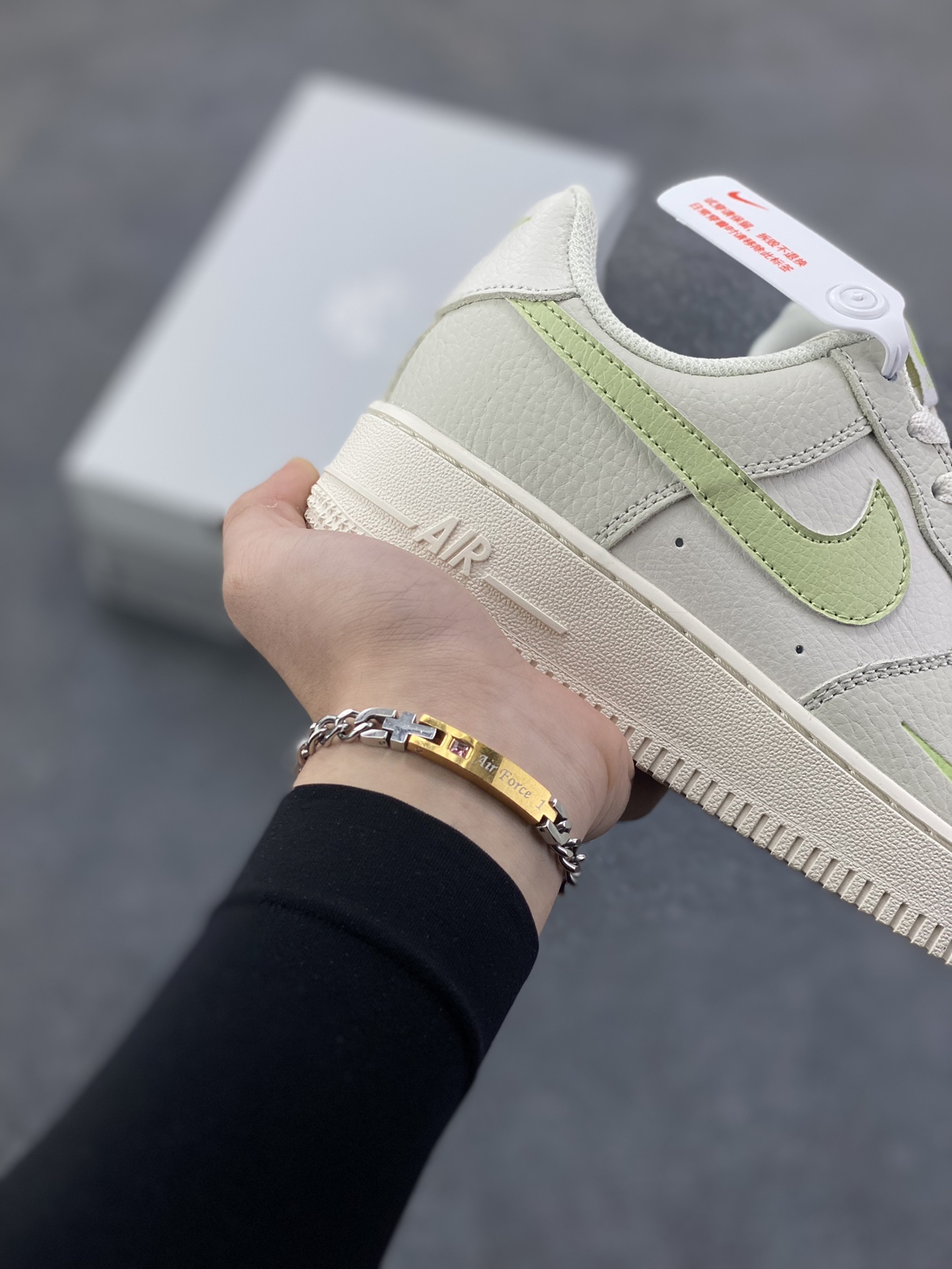 图片[6]-福利特价 Air Force 1\’ 07 灰绿 原楦头原纸板 打造纯正空军版型 专注外贸渠道 全掌内置蜂窝气垫 #原盒配件 原厂中底钢印、拉帮完美 货号：IB3881-001 尺码：36 36.5 37.5 38 38.5 39 40 40.5 41 42 42.5 43 44 44.5 45-选品中心