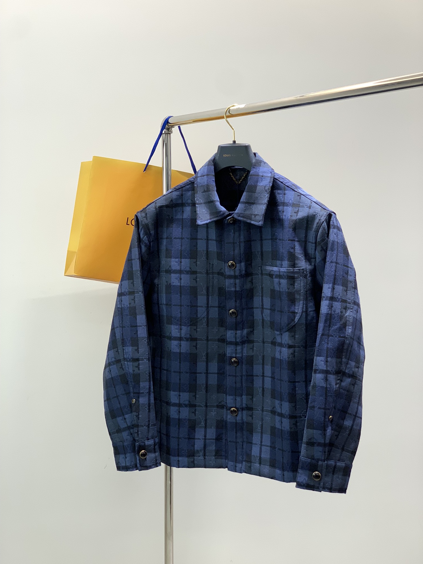 NO:596696,Clothes, pants P, Louis Vuitton, the latest autumn styles, available at counters simultaneously, original orders, fashionable casual suits, the upper body is very unique!  Eye-catching and bright, imported original fabrics, top-notch printing technology letter pattern decorative logo, original hardware accessories decoration, simple yet stylish, classic atmosphere, comfortable and breathable, handsome and stylish upper body, size S-XL size SML  XL pants length 101102103104 waist 84889296 hips 102106110114 feet 44464850,,louis vuitton,louis vuitton,alexander wang19860909衣服,裤子P,LouisVuitton 路易威登,秋季最新款,专柜同步有售,原单狠货,时尚休闲套装,上身很有特点！吸睛而有亮点,进口原版面料,顶级印花工艺字母图案装饰Logo,原版五金辅料装饰,简单而不失时尚,经典大气,舒适透气,上身帅气有型,码数S-XL 尺码SMLXL 衣长7071.57374.5 胸围118122126130 肩宽50.55253.555 袖长61626364 SML XL 裤长101102103104 腰围84889296 臀围102106110114 脚口44464850,,louis vuitton,louis vuitton,alexander wang,Men's clothing