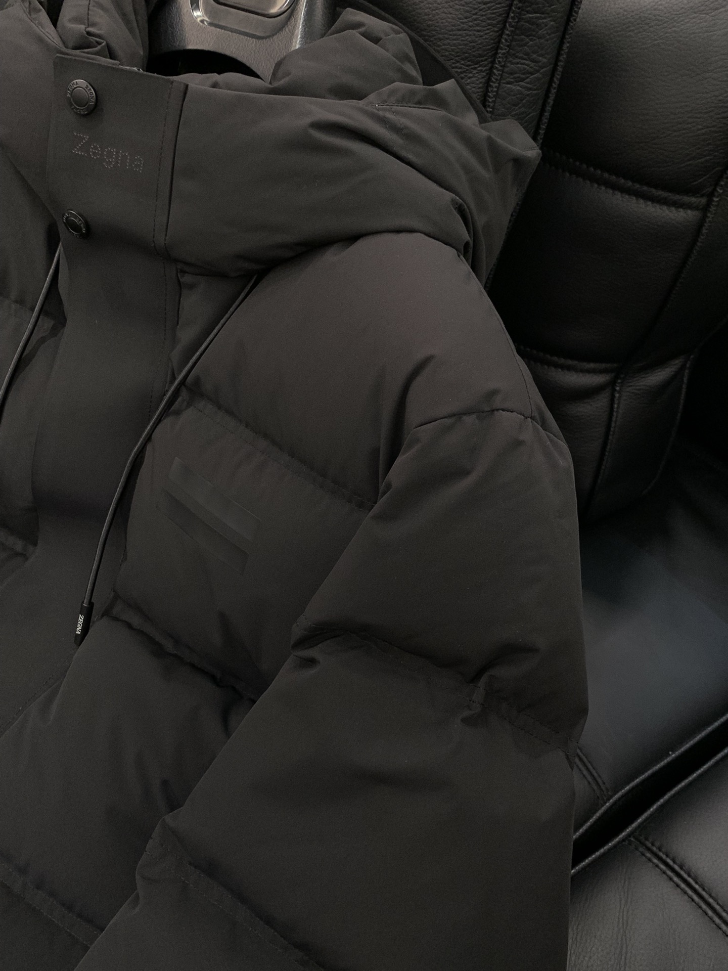 ，杰尼亚 Zegna，2025冬季最新品，专柜同步有售，原单狠货，时尚休闲连帽羽绒服，采用进口原版面料，