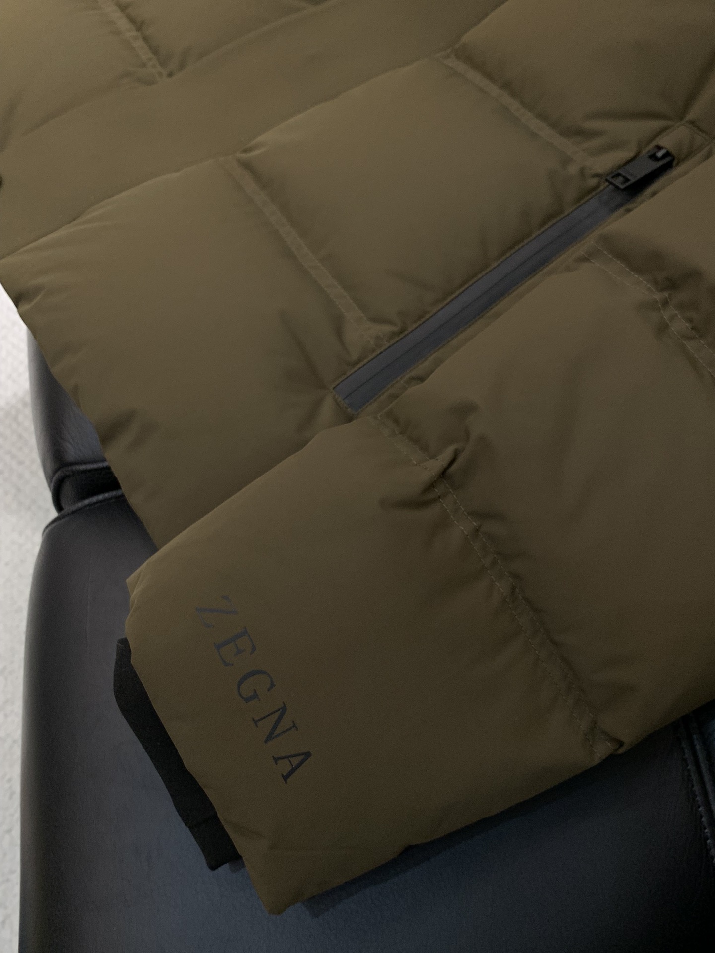 ，杰尼亚 Zegna，2025冬季最新品，专柜同步有售，原单狠货，时尚休闲连帽羽绒服，采用进口原版面料，