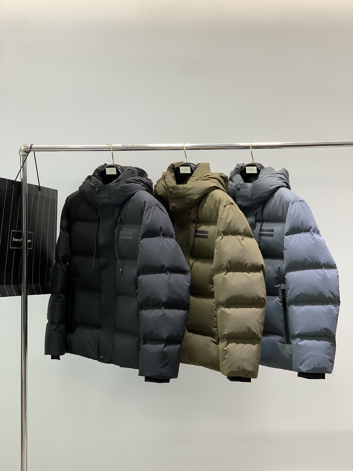 ，杰尼亚 Zegna，2025冬季最新品，专柜同步有售，原单狠货，时尚休闲连帽羽绒服，采用进口原版面料，