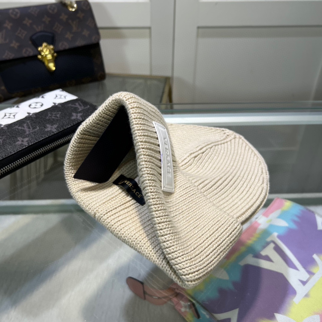 配防尘袋上新ꫛꫀꪝ ❥——❤范思哲VERSACE 经典毛线帽 经典刺绣简约大方，时尚休闲设计 跑量新品