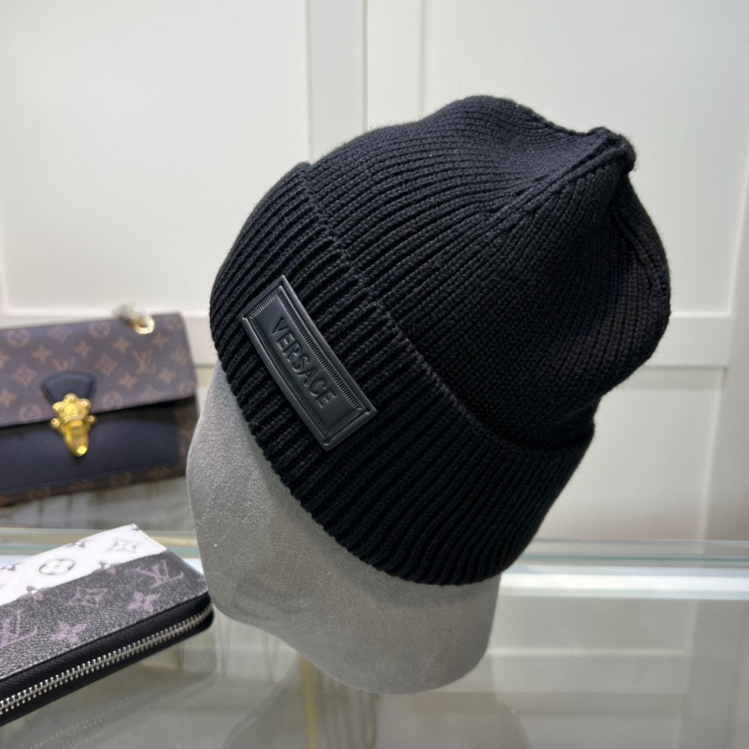 配防尘袋上新ꫛꫀꪝ ❥——❤范思哲VERSACE 经典毛线帽 经典刺绣简约大方，时尚休闲设计 跑量新品