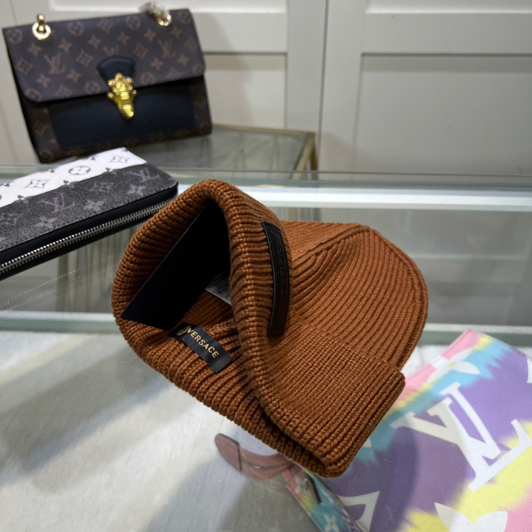 配防尘袋上新ꫛꫀꪝ ❥——❤范思哲VERSACE 经典毛线帽 经典刺绣简约大方，时尚休闲设计 跑量新品